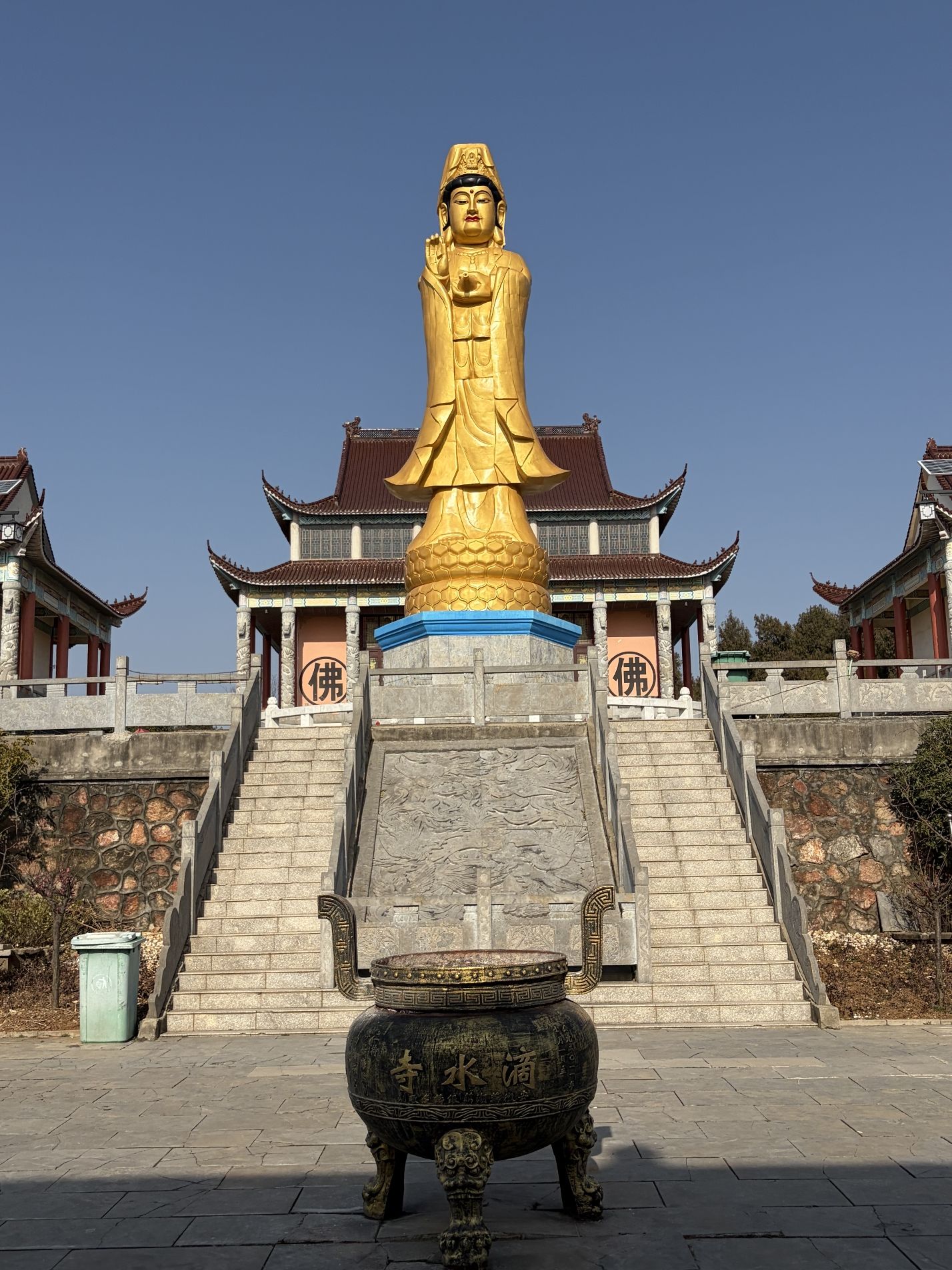 金山滴水寺实景照片