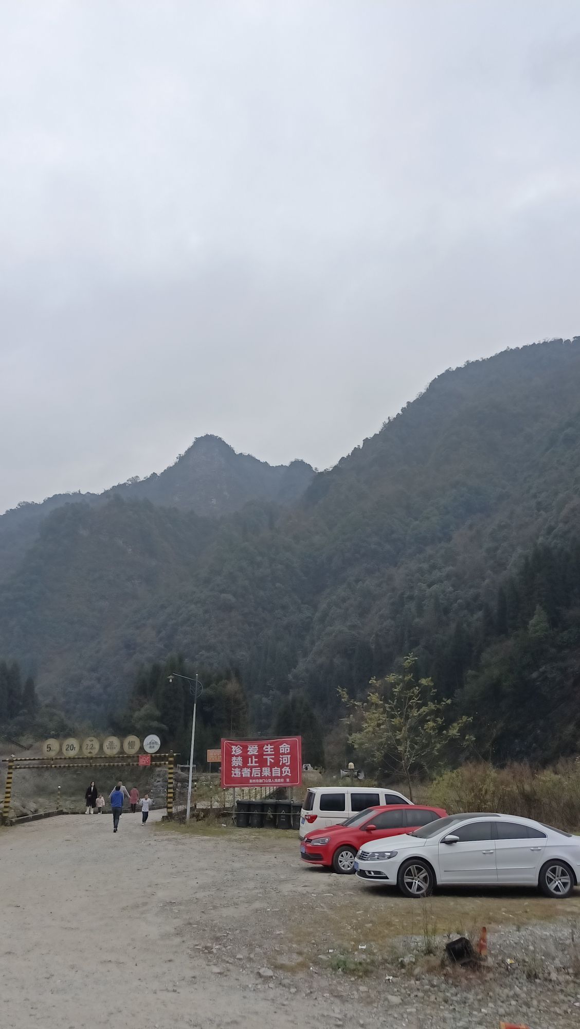 卧龙谷瀑布旅行图片 3