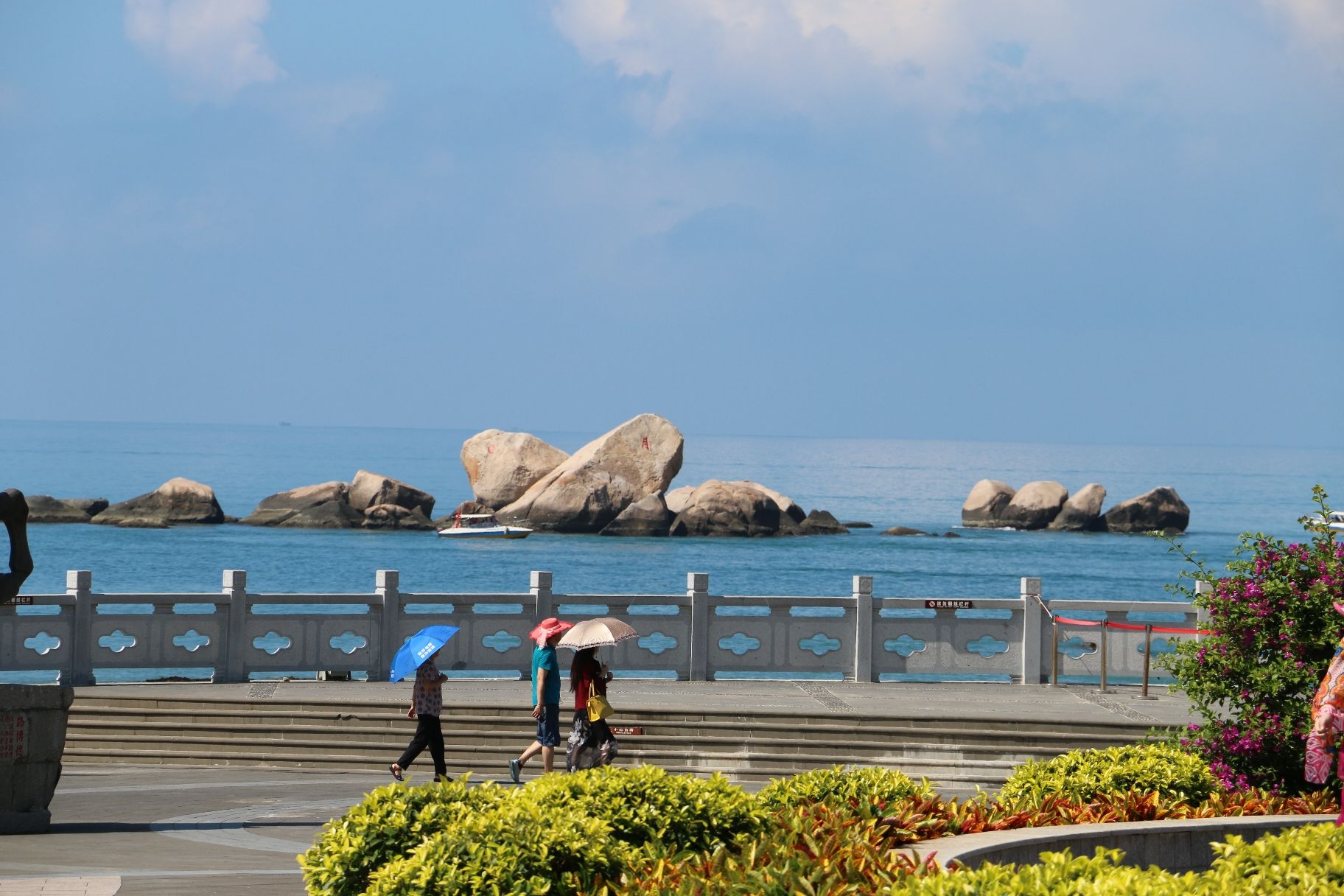 天涯海角游览区-日月石