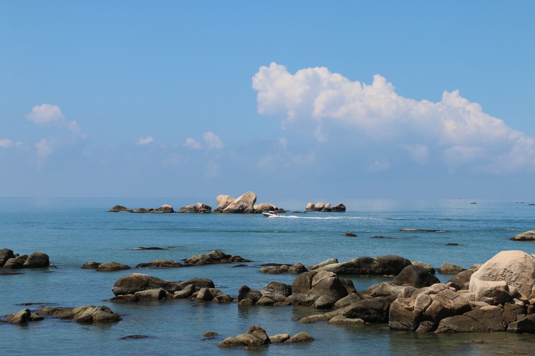 天涯海角游览区-日月石