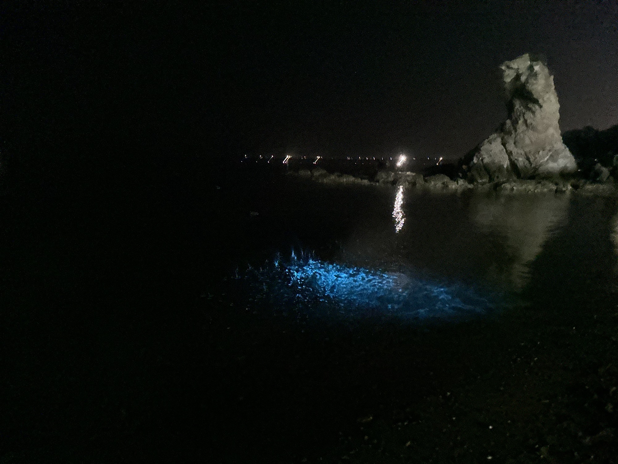 大黑石荧光海滩