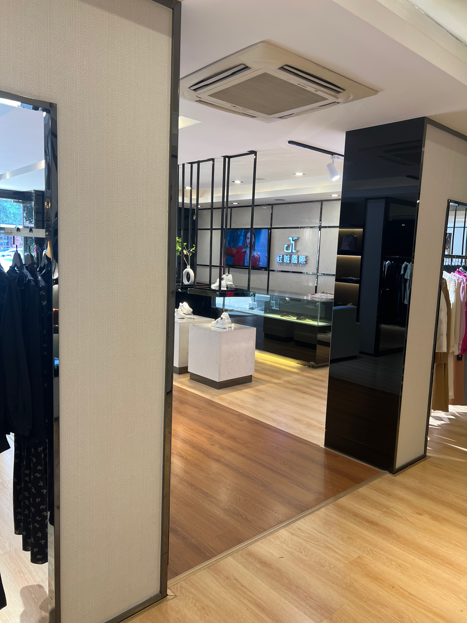 冠诚国际奥特莱斯