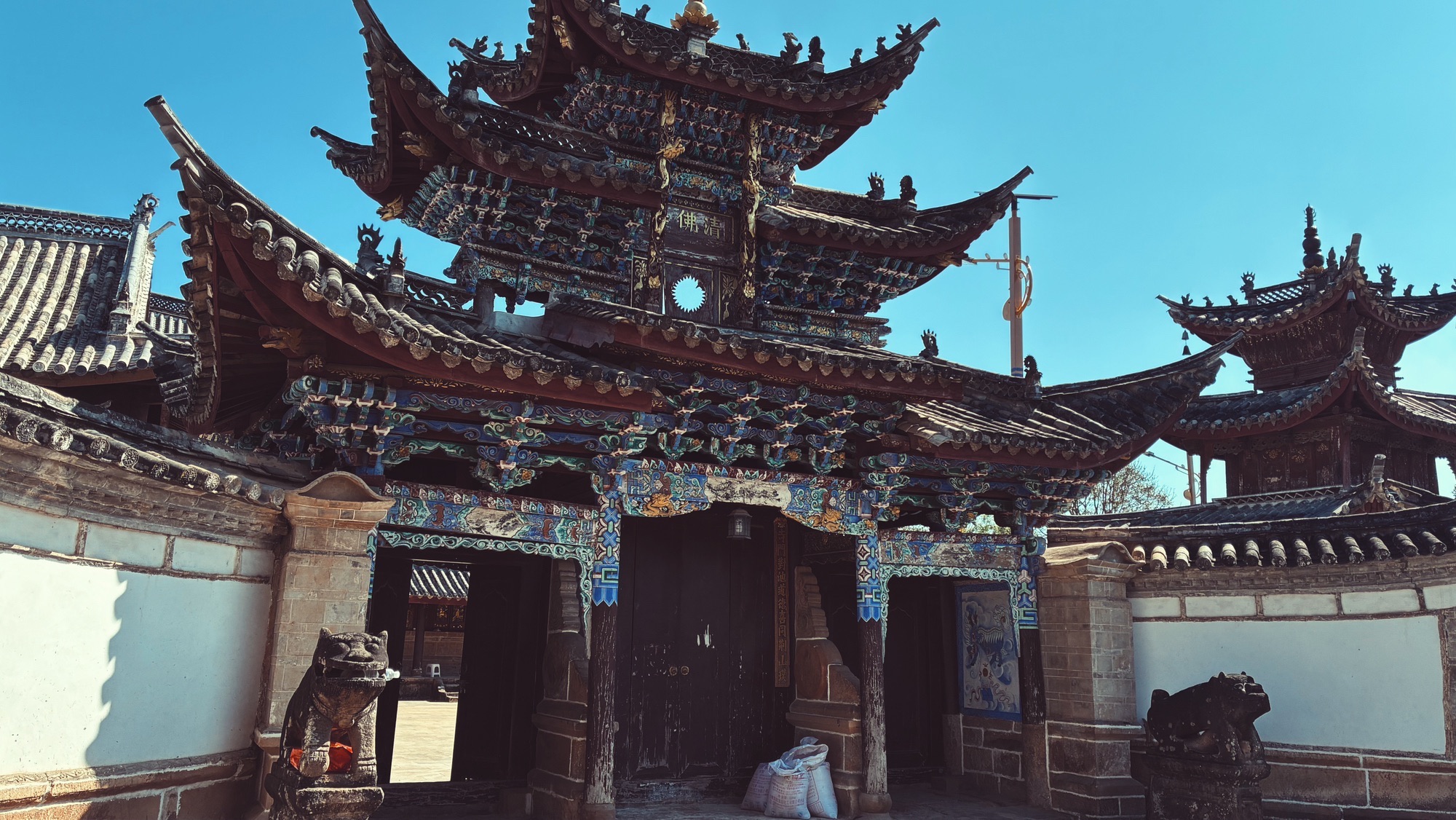 迁糯佛寺实景照片