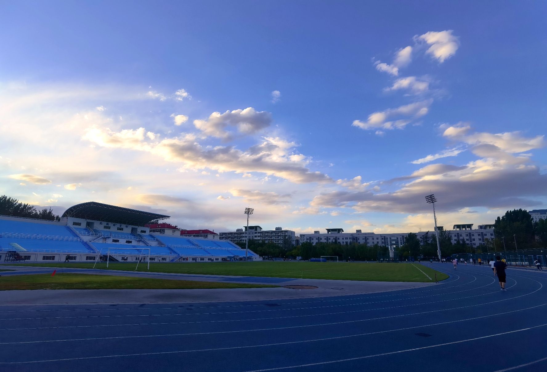场地封面-北京航空航天大学学院路校区田径场