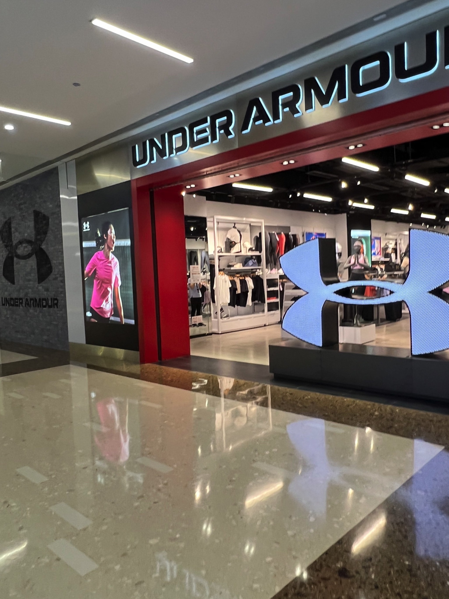 UNDER ARMOUR 安德玛(淄博万象汇店)