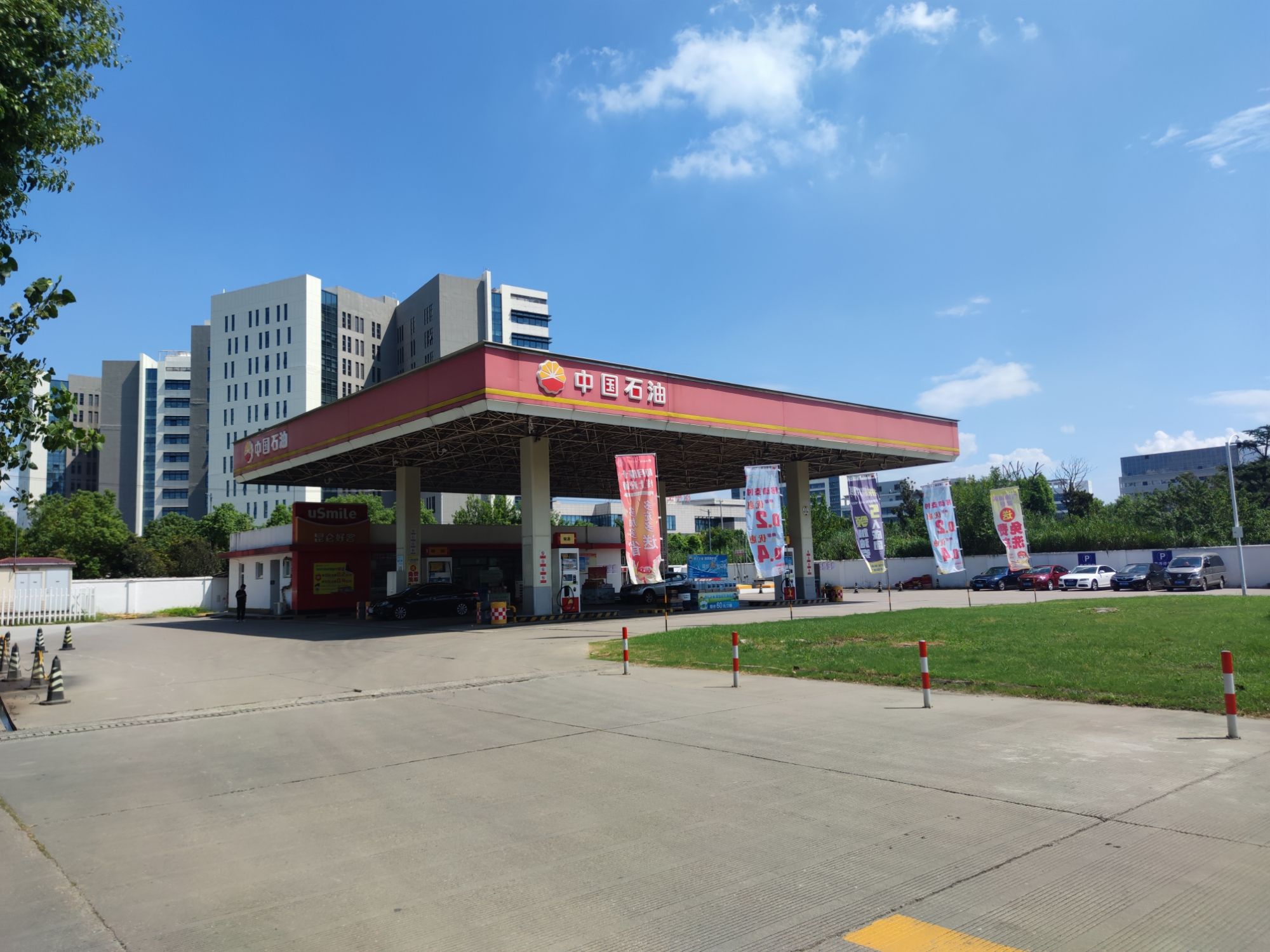 中国石油利民加油站