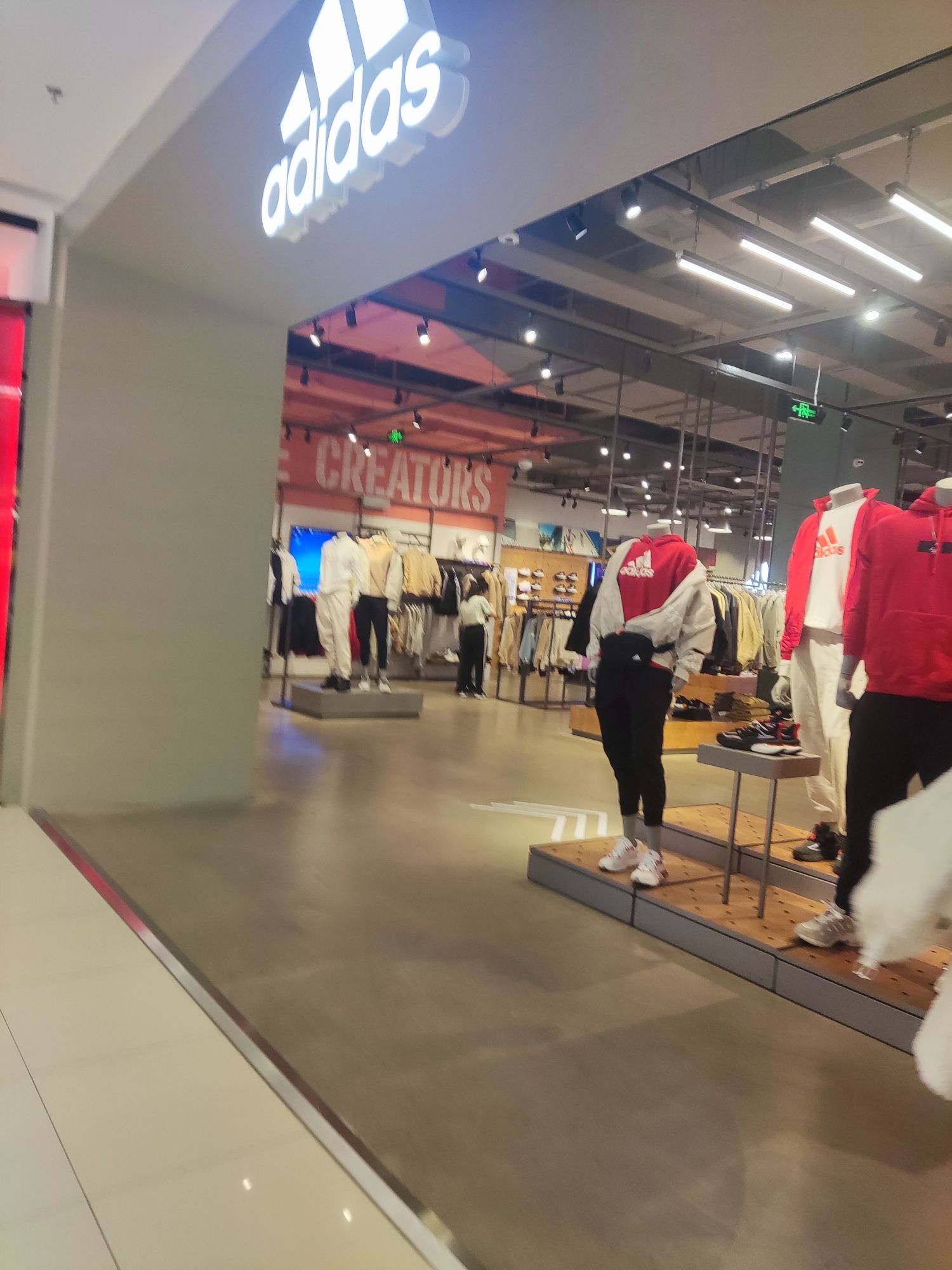阿迪达斯(营口万达广场店)