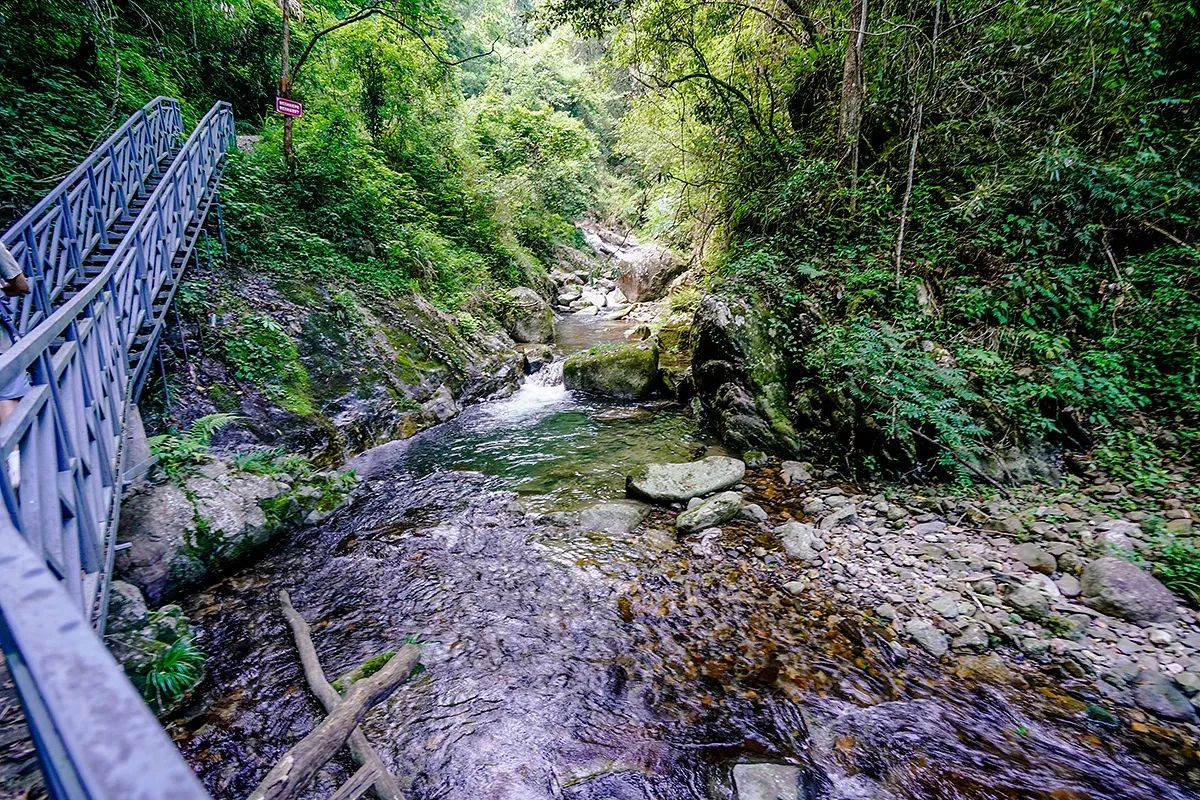龙虎峡大峡谷旅行图片 1
