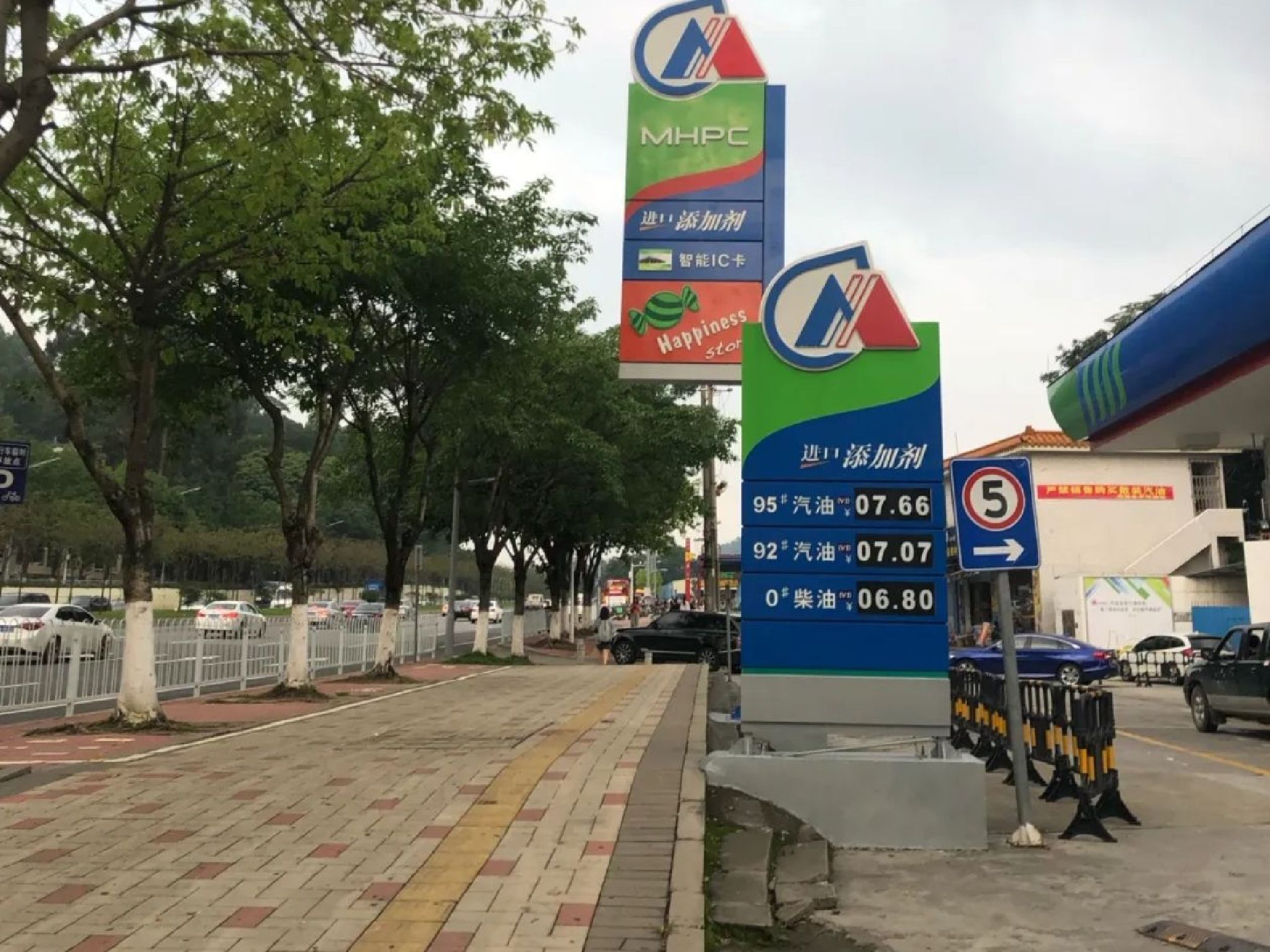 广州龙津加油站
