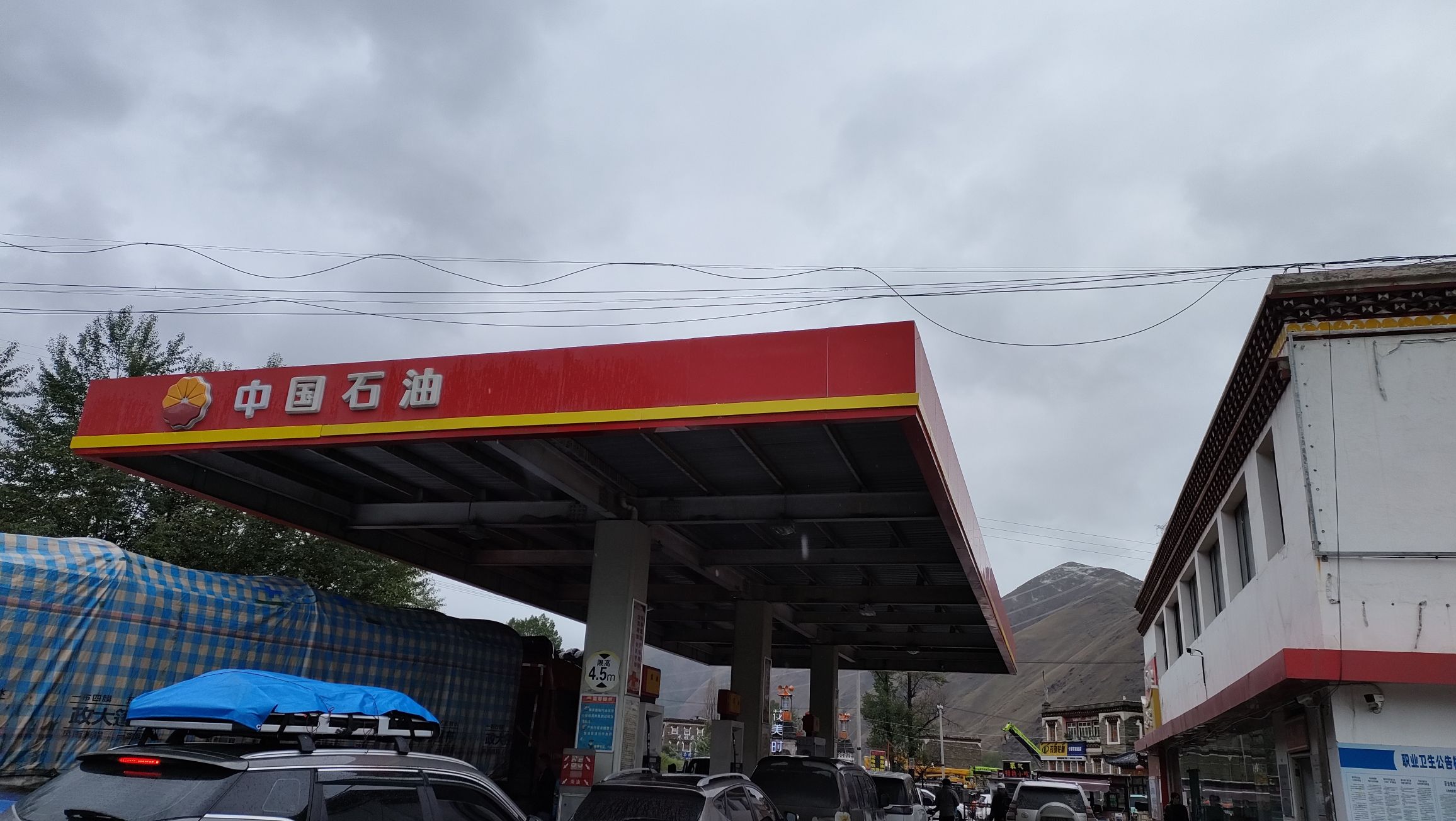 中国石油瓦泽加油站