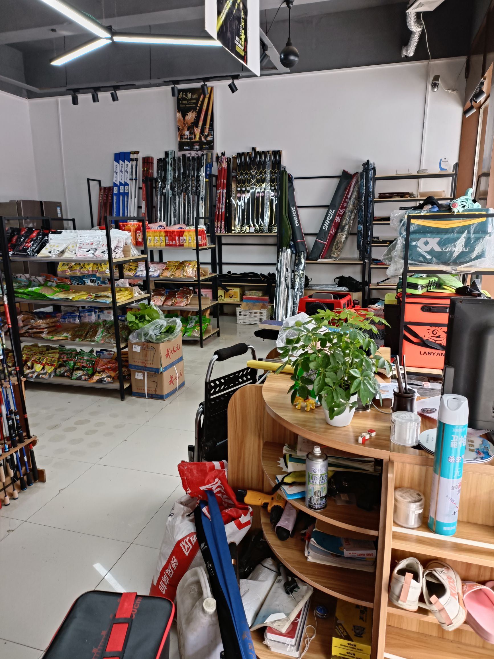 四海户外渔具(武潭旗舰店)