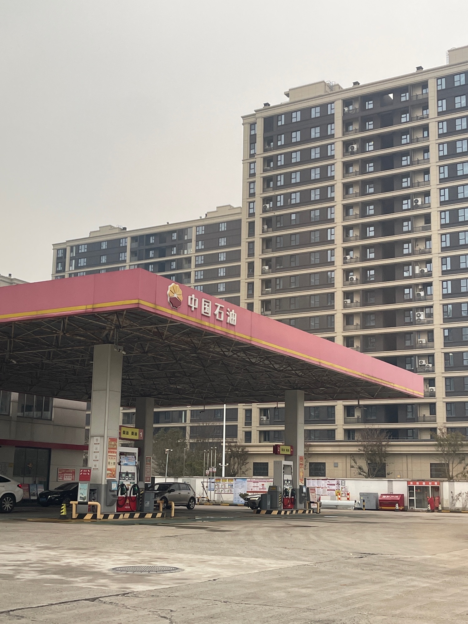 中国石油城中加油站