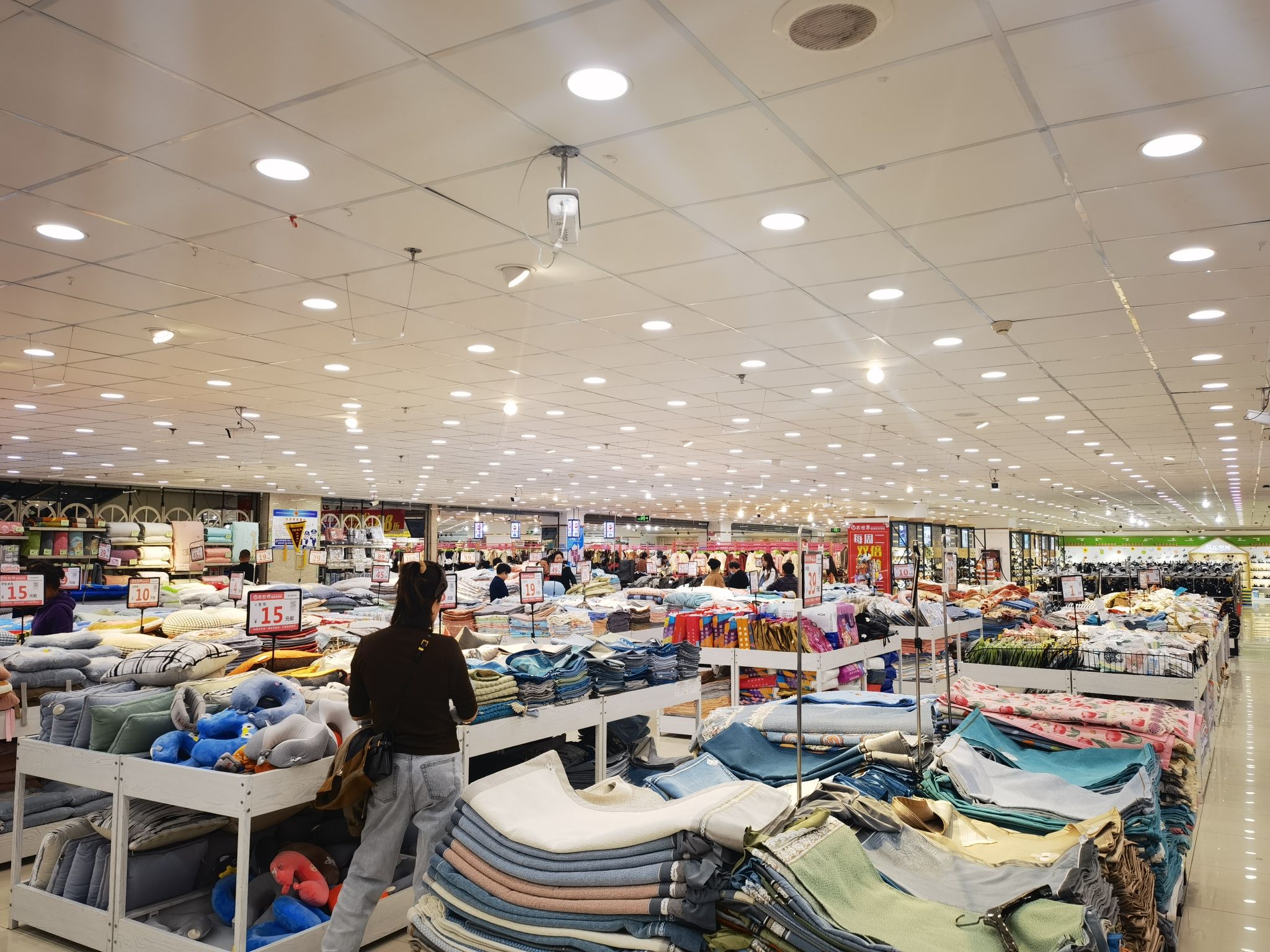 衣世界(百乐购物广场店)