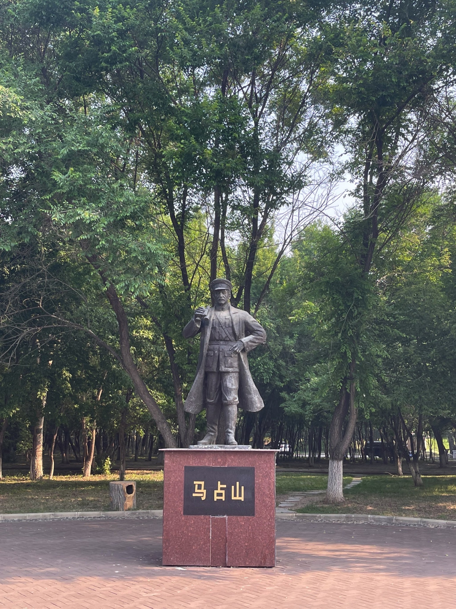 马占山雕塑旅行图片 1