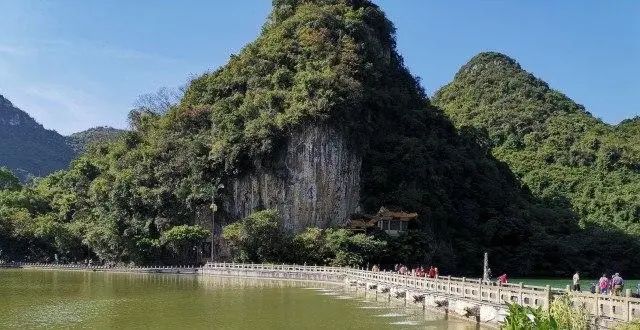 龙潭公园-雷山