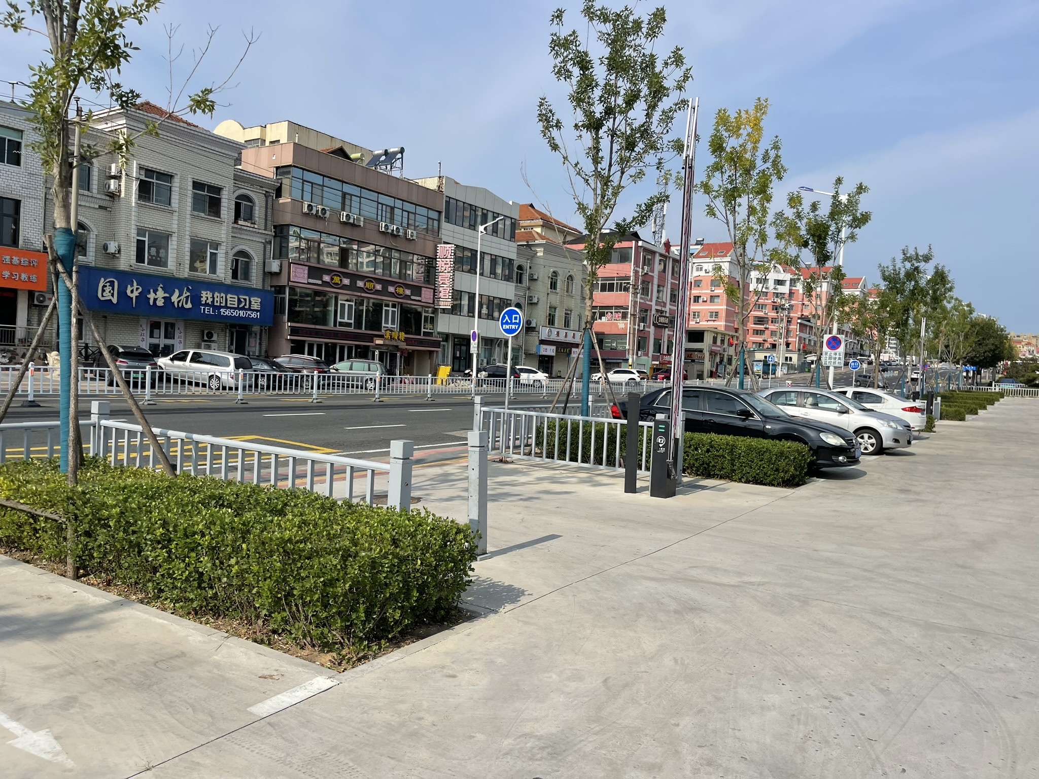 威海一中停车场