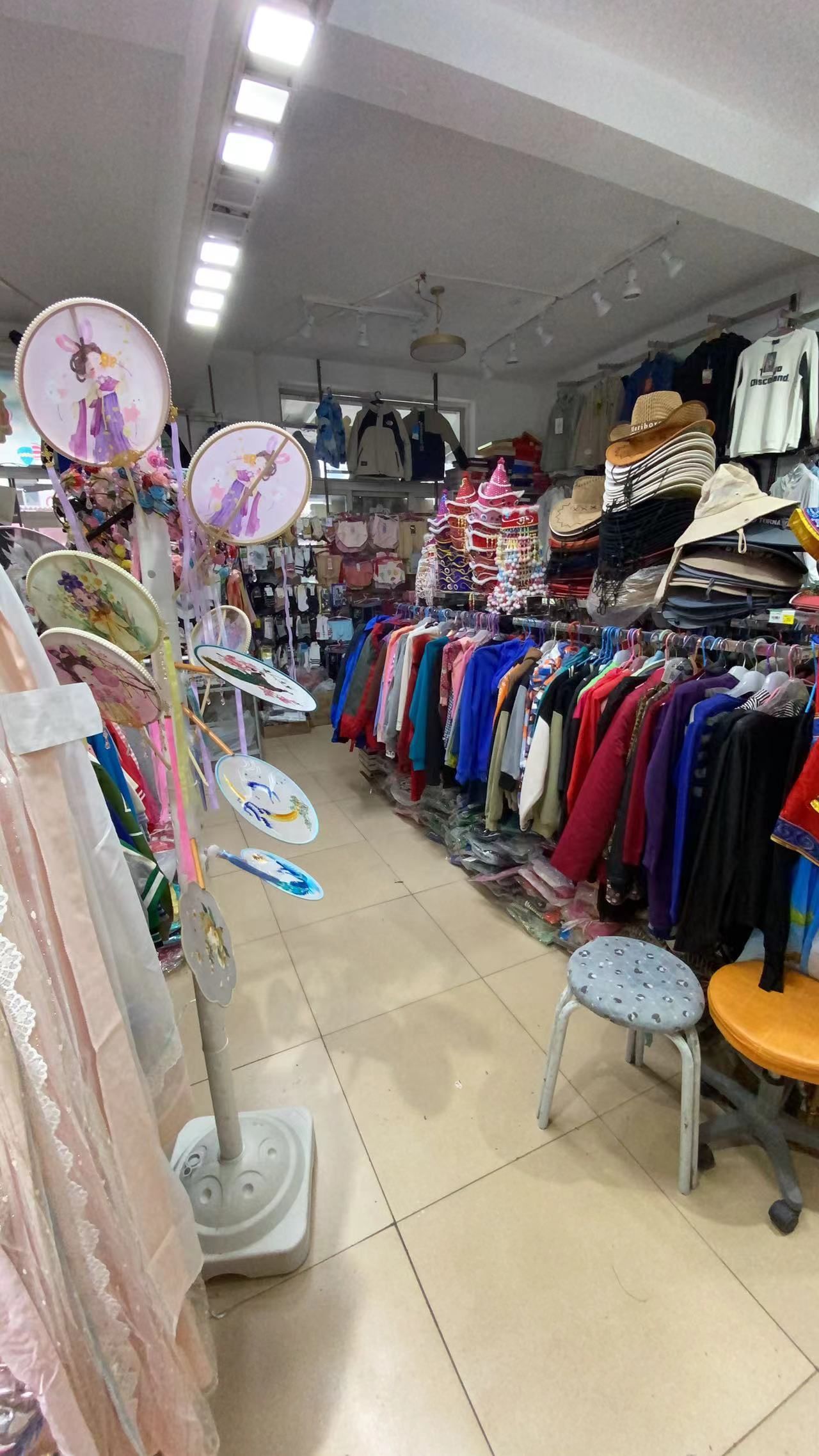 雨晴服装店