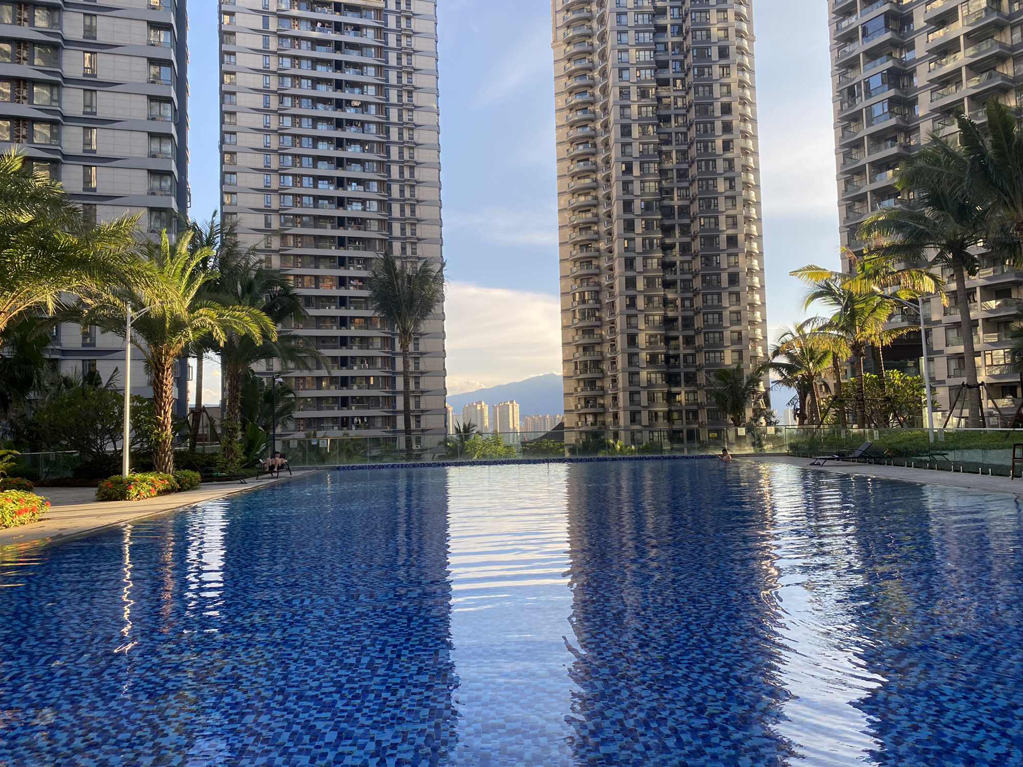 俊发滨江俊园游泳馆