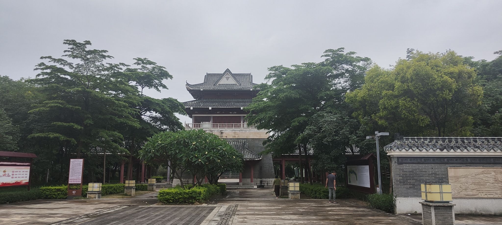 月亮湾广场旅行图片 3