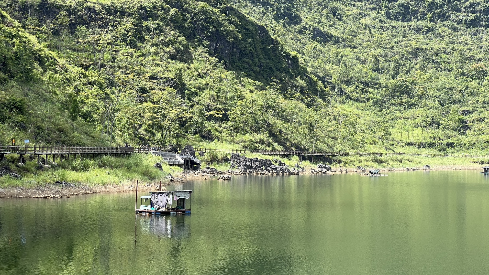 神秘湖旅行图片 2