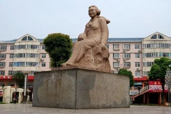 丁玲广场旅行图片 2