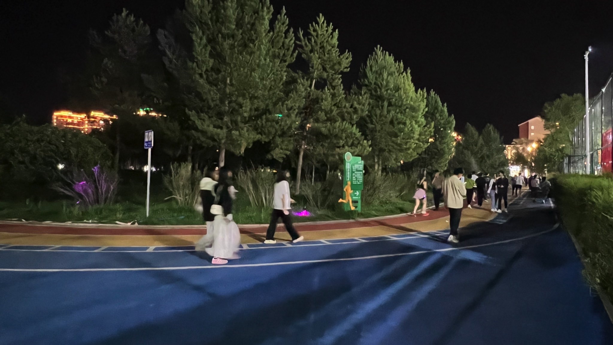 沽源县文体广场旅行图片 1