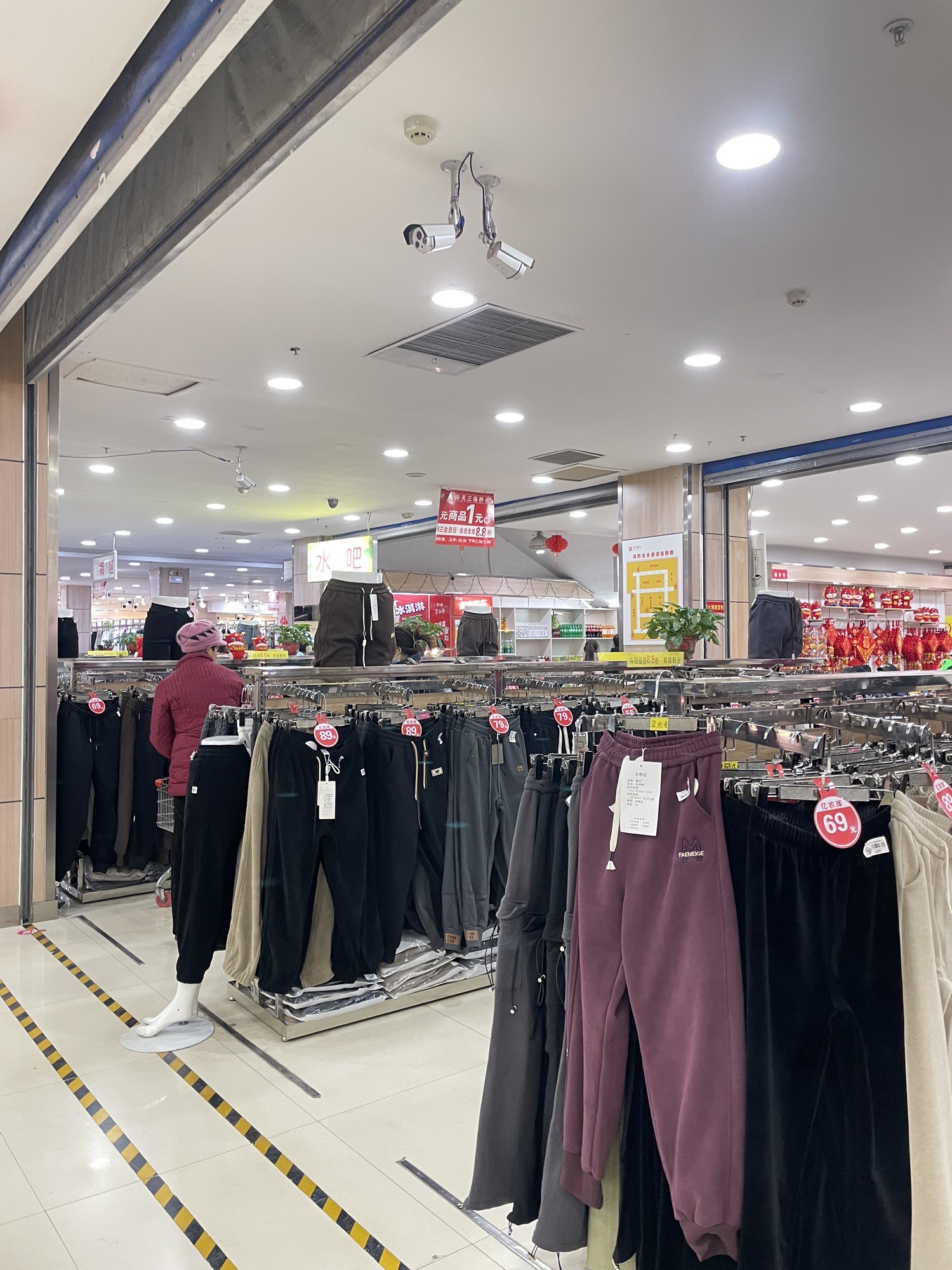 亿衣库(世贸购物广场店)