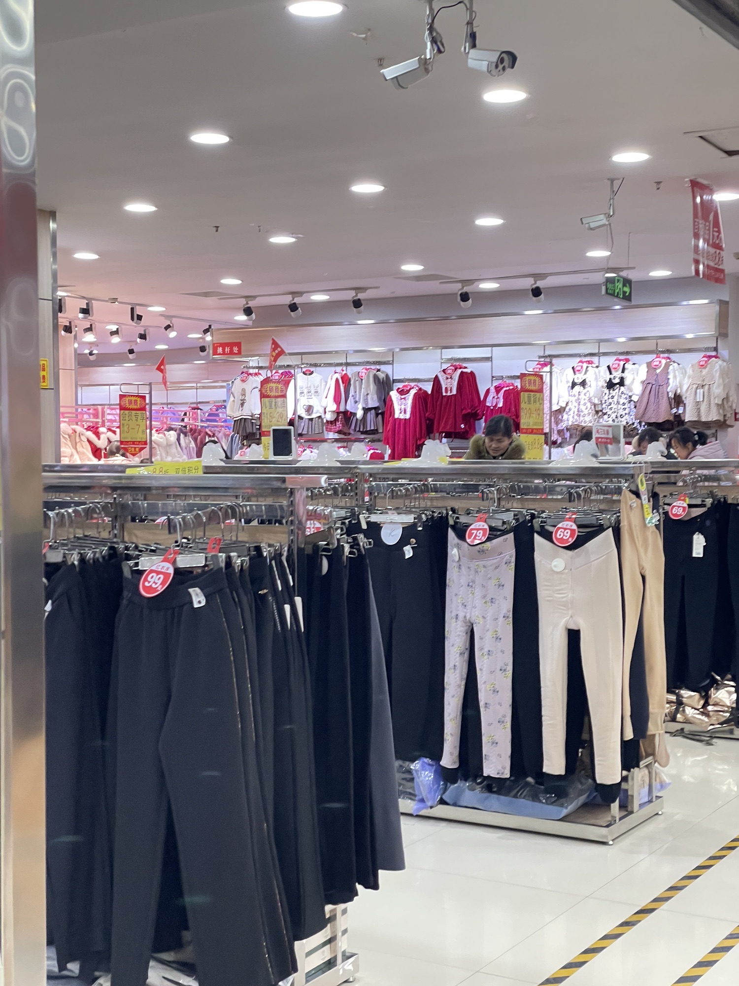 亿衣库(世贸购物广场店)