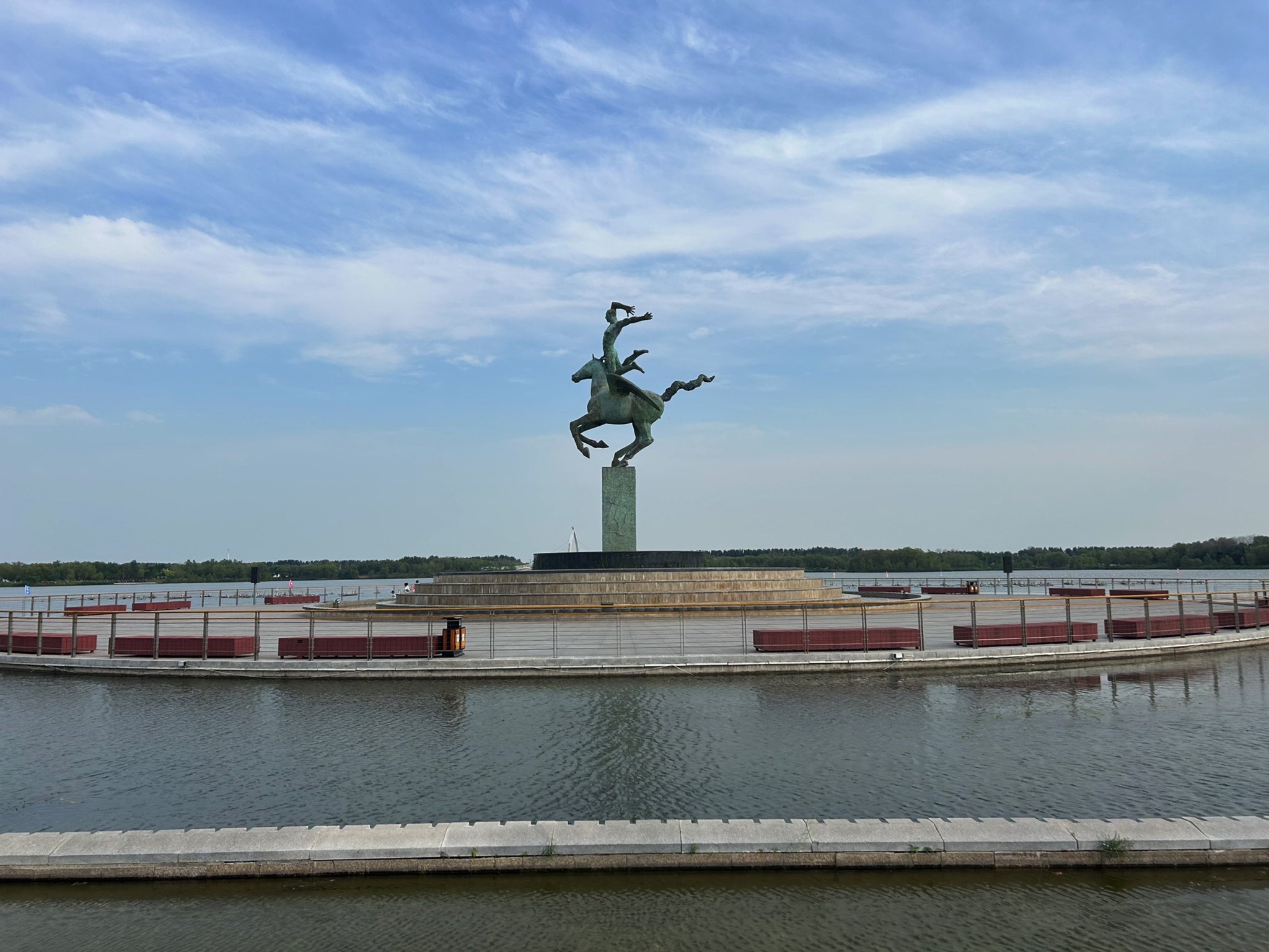 鹤鸣湖公园