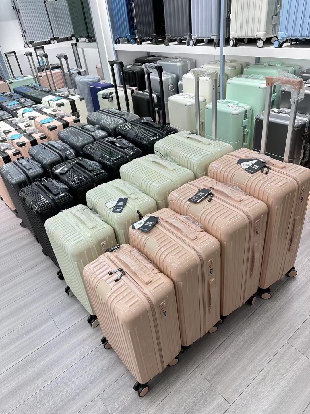 暨济箱包城(沿河大道暨济商城店)
