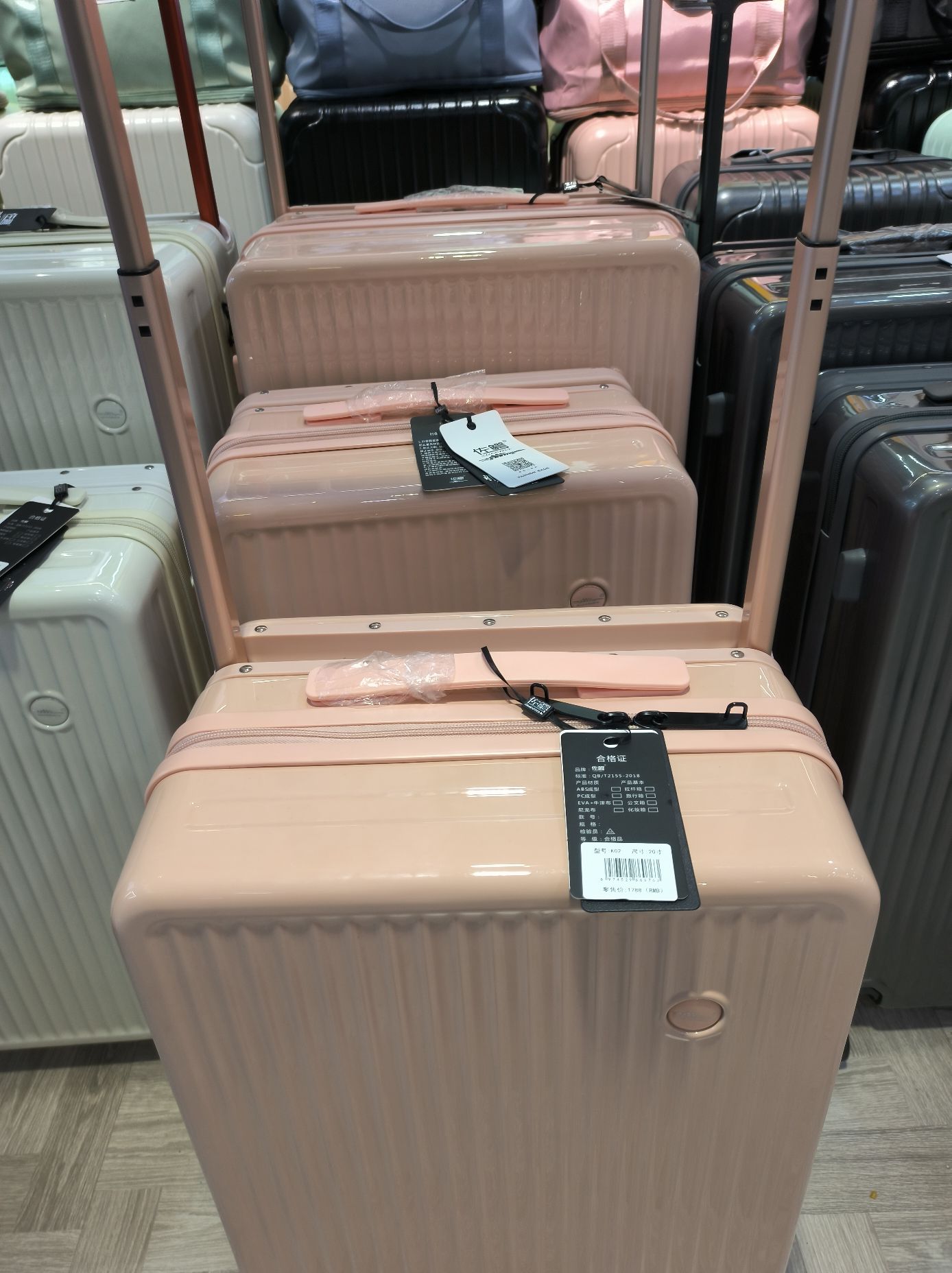 暨济箱包城(沿河大道暨济商城店)