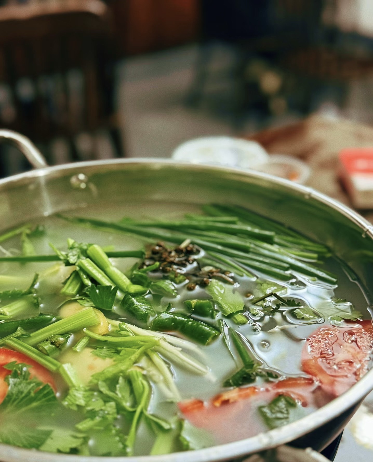 鸿运餐馆第一家(农家米酸汤牛肉牛杂)