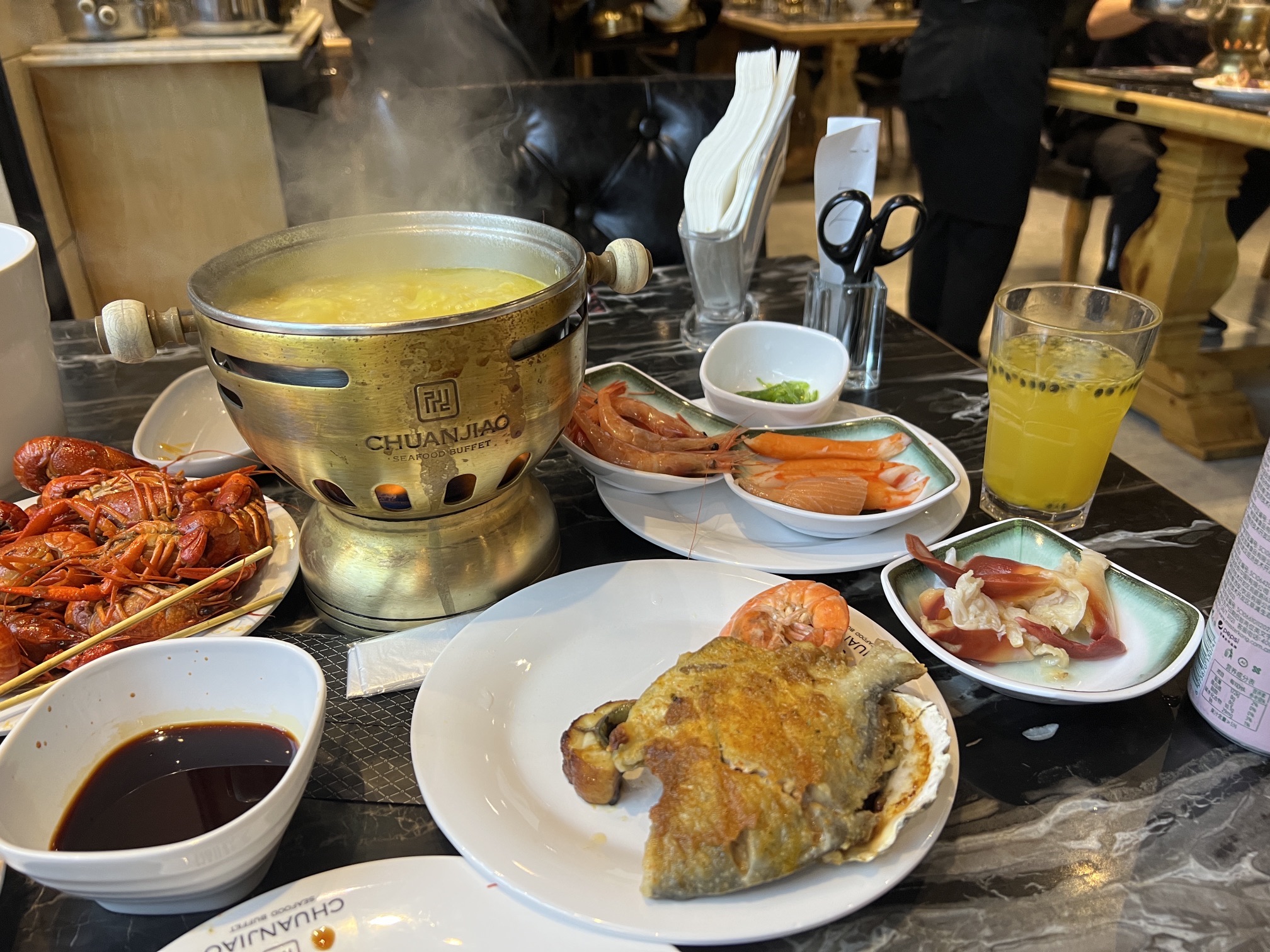 川骄海鲜自助(建国门店) - 建外街道便民圈栖邻生活圈餐饮服务服务点实景照片