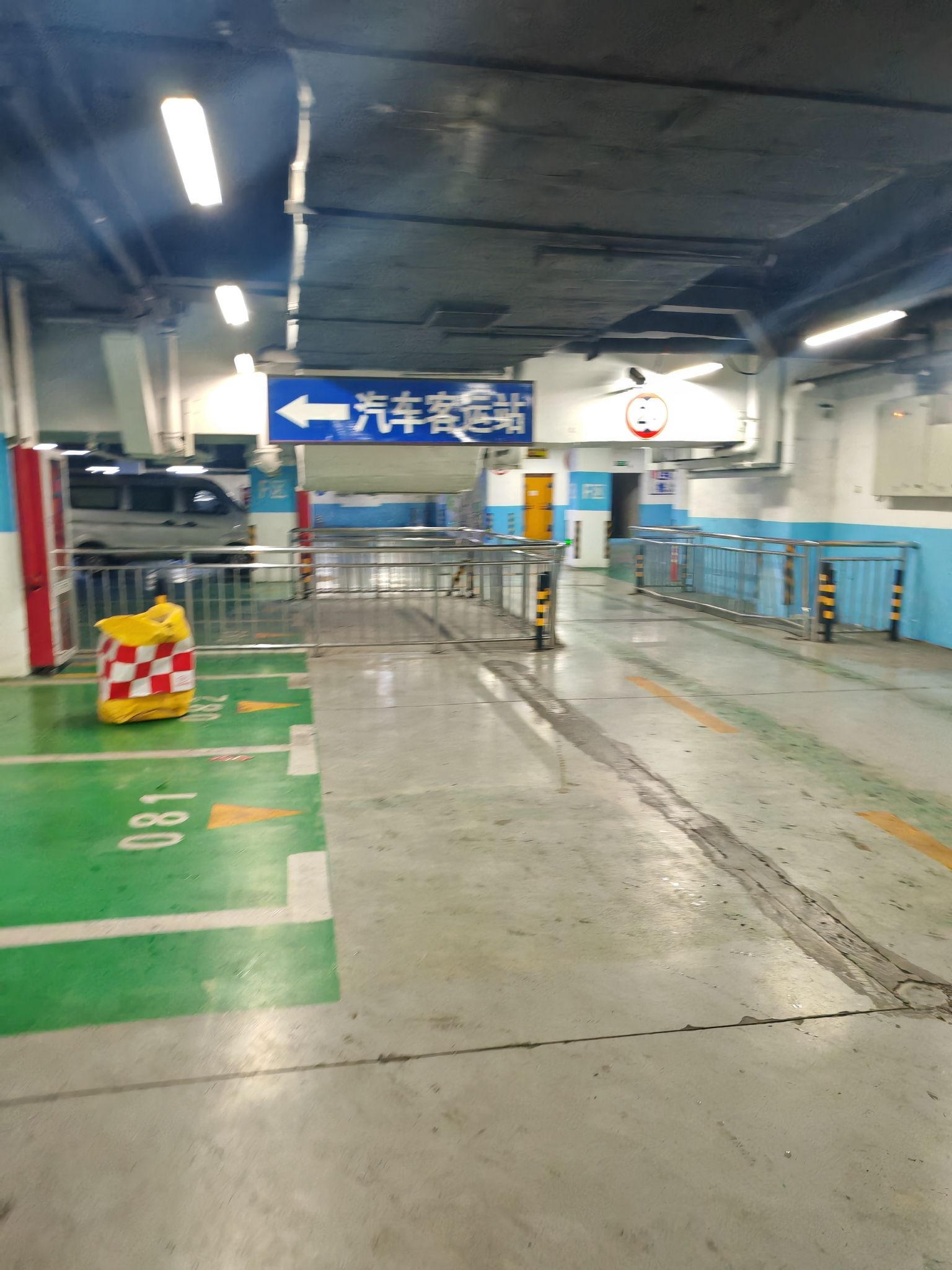 南京汽车客运站地下停车场