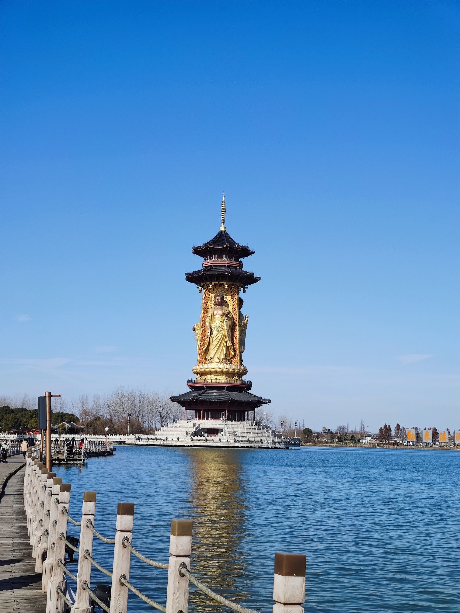溱湖国家湿地公园-三面药师佛塔