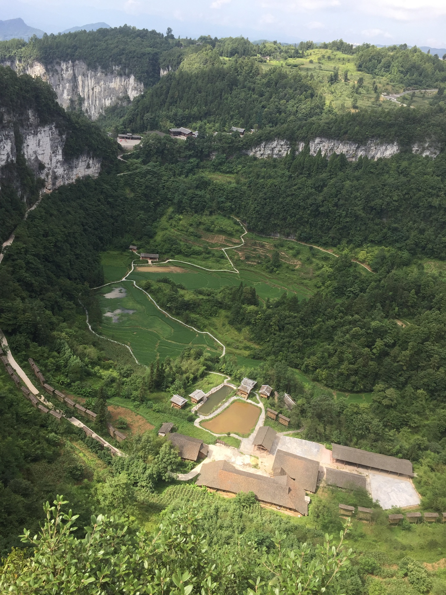 天坑寨子景区