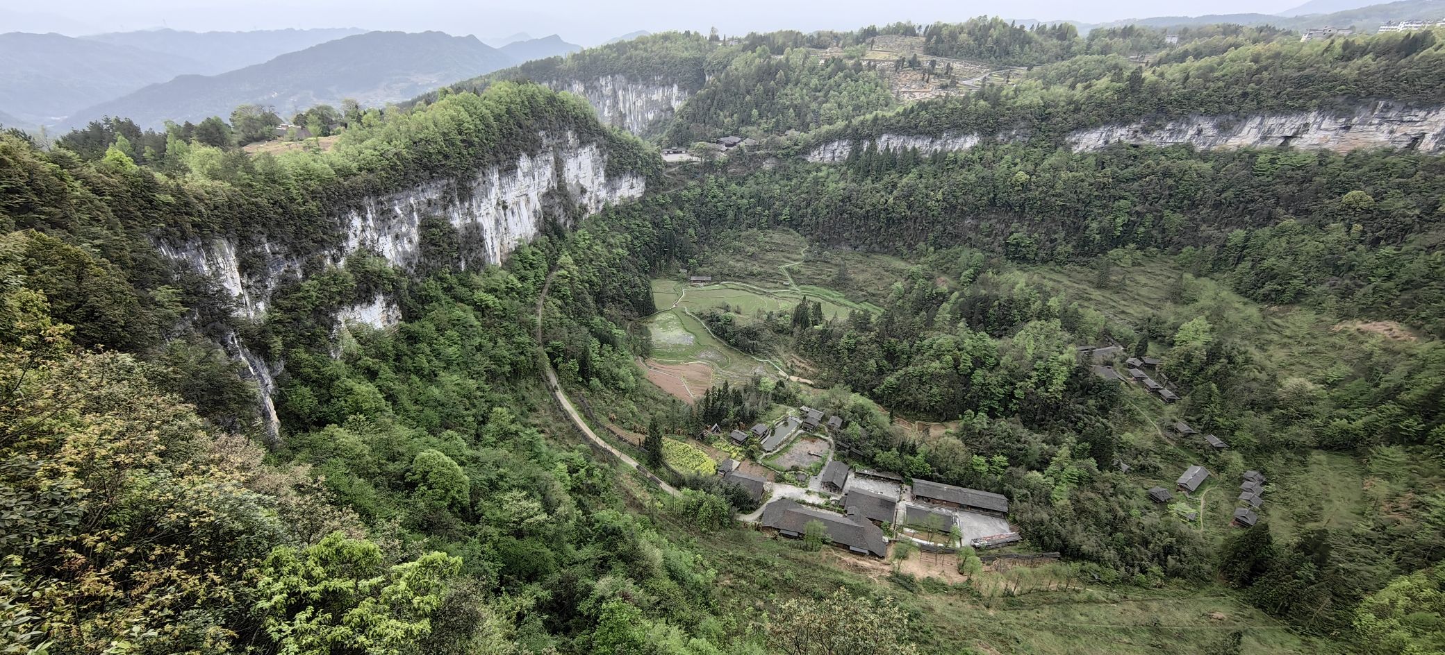 天坑寨子景区