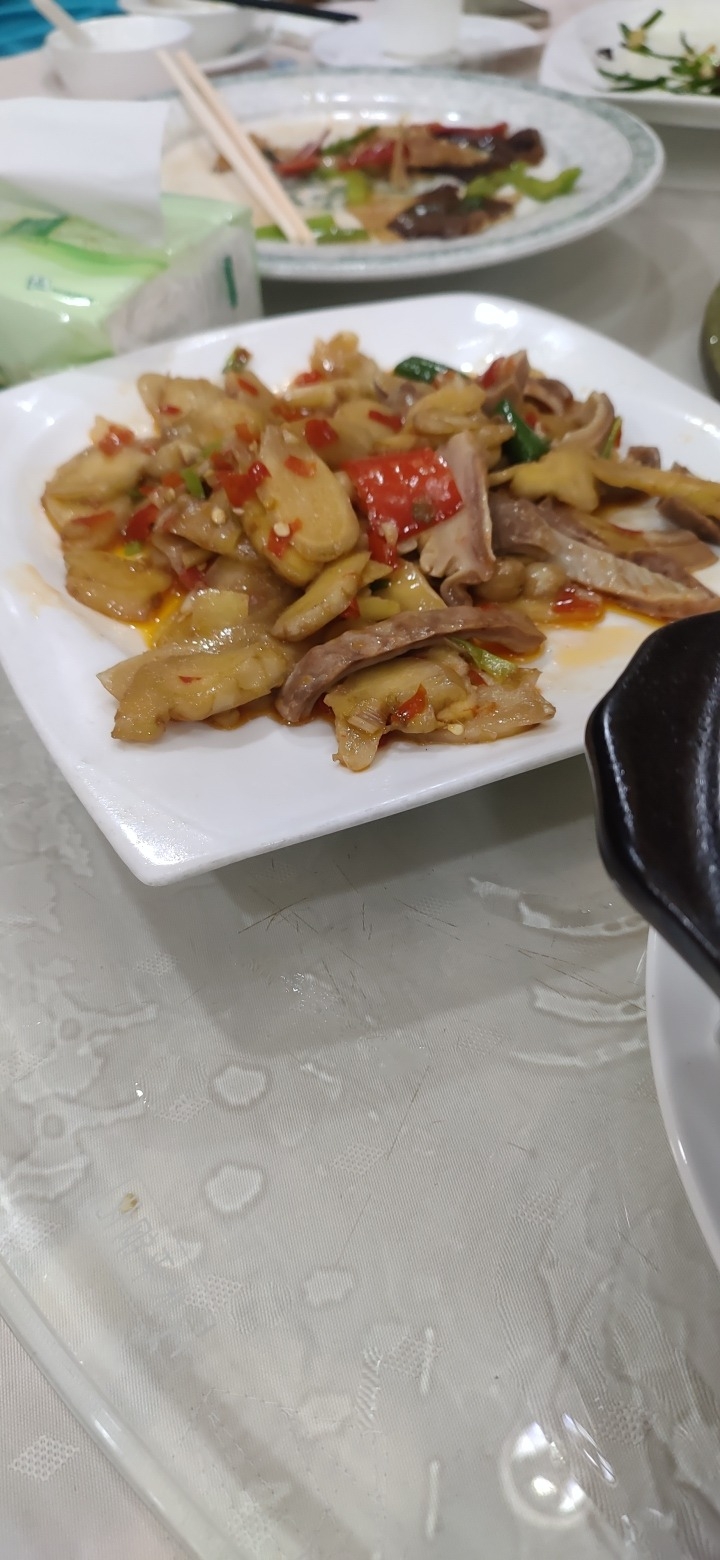 小岛饭店中餐厅(中国南岭瑶族风情街店)