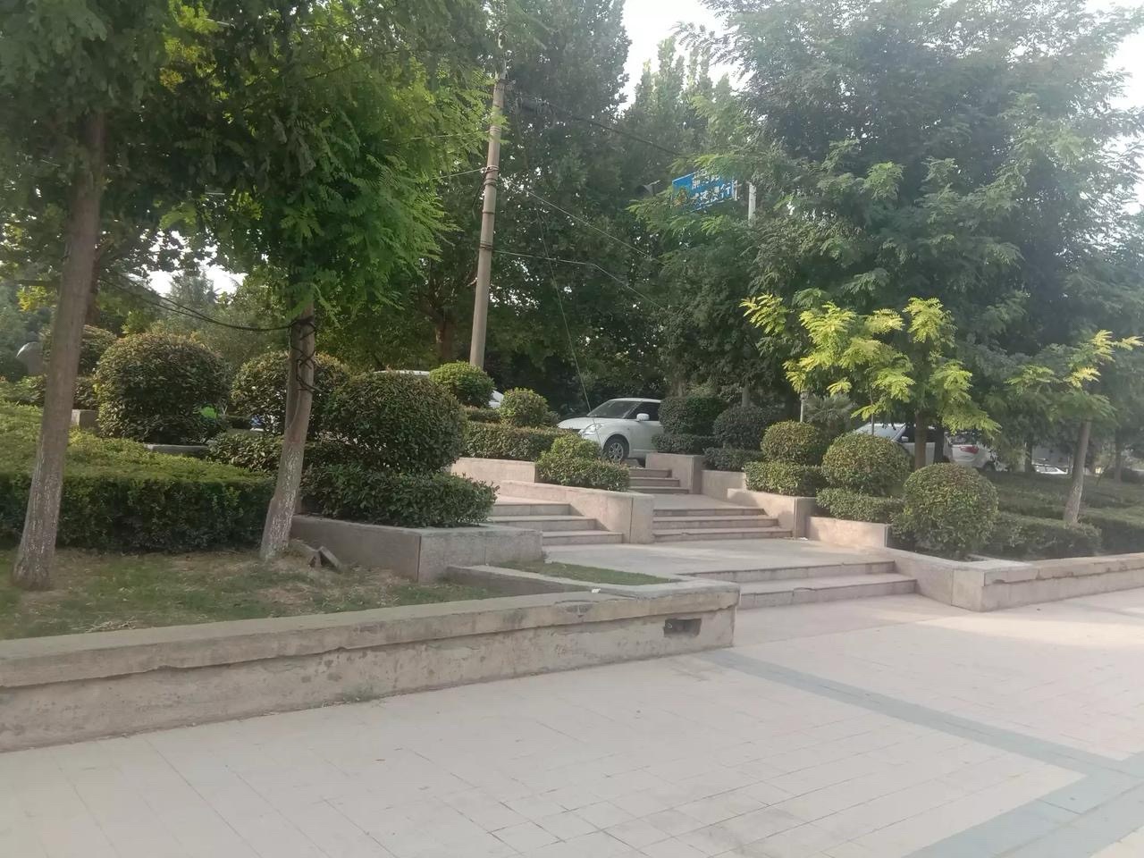 长霞广场旅行图片 1