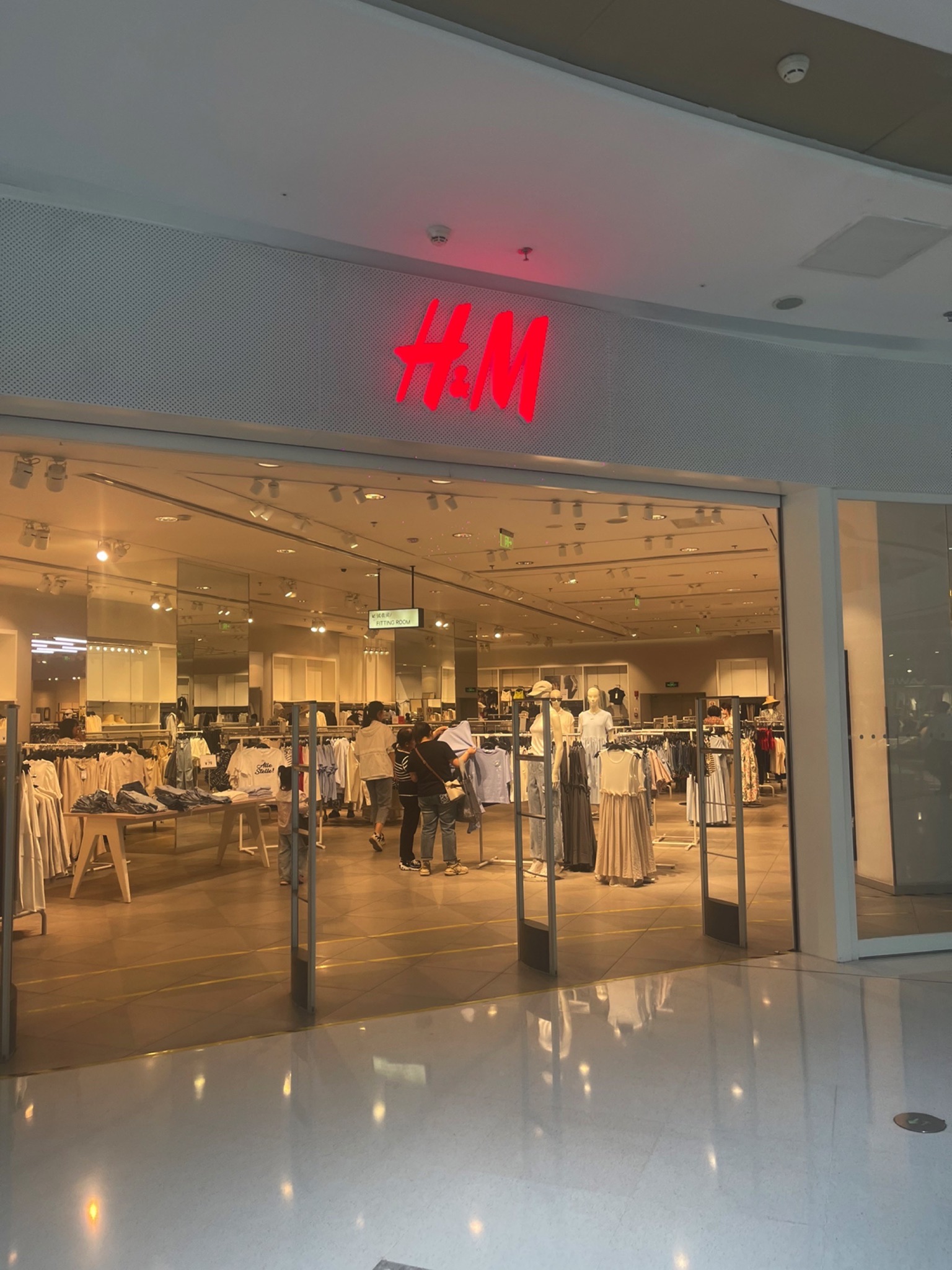 H&M(太原龙湖万达广场店)