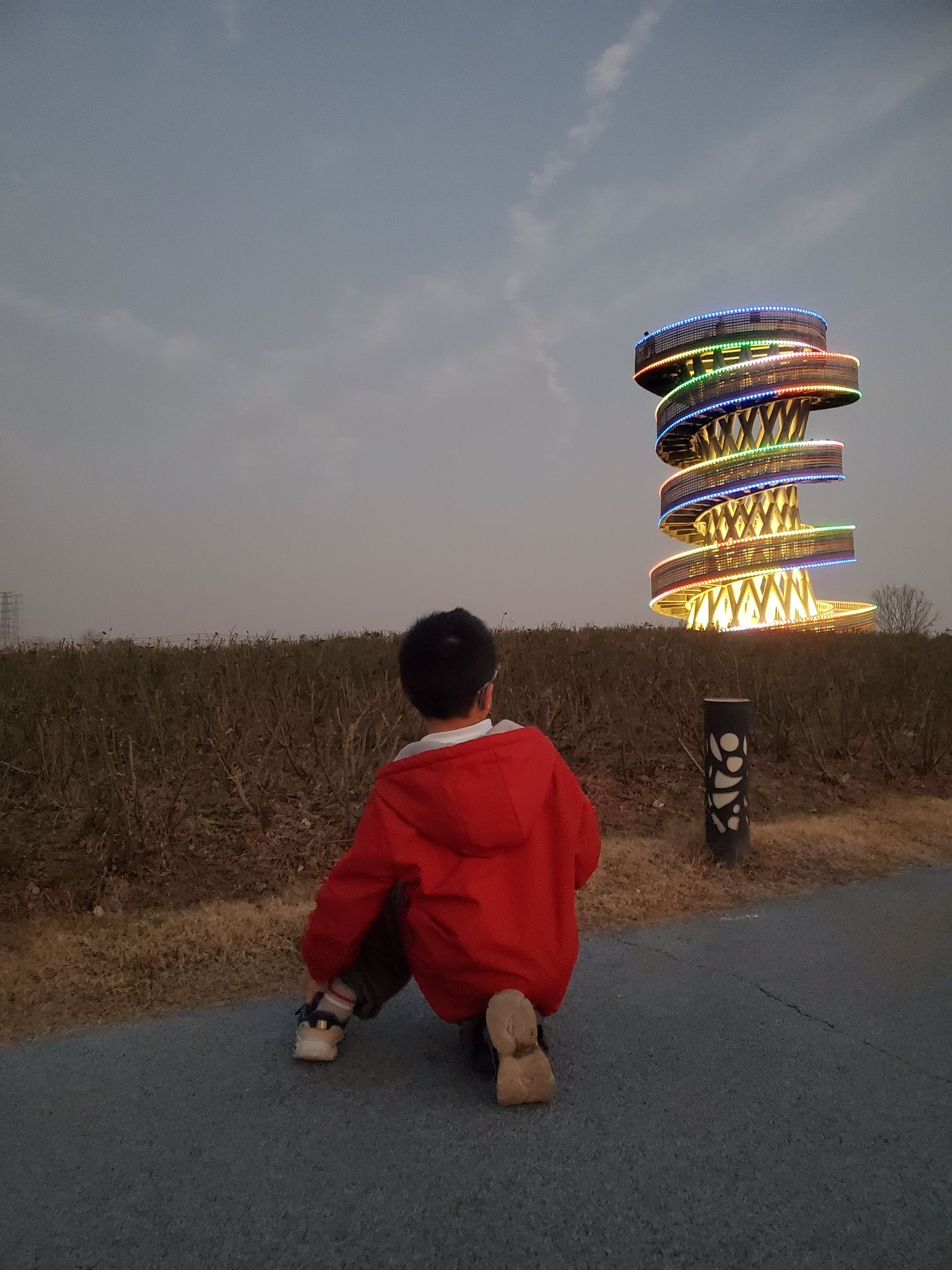 青年创意田园旅行图片 1