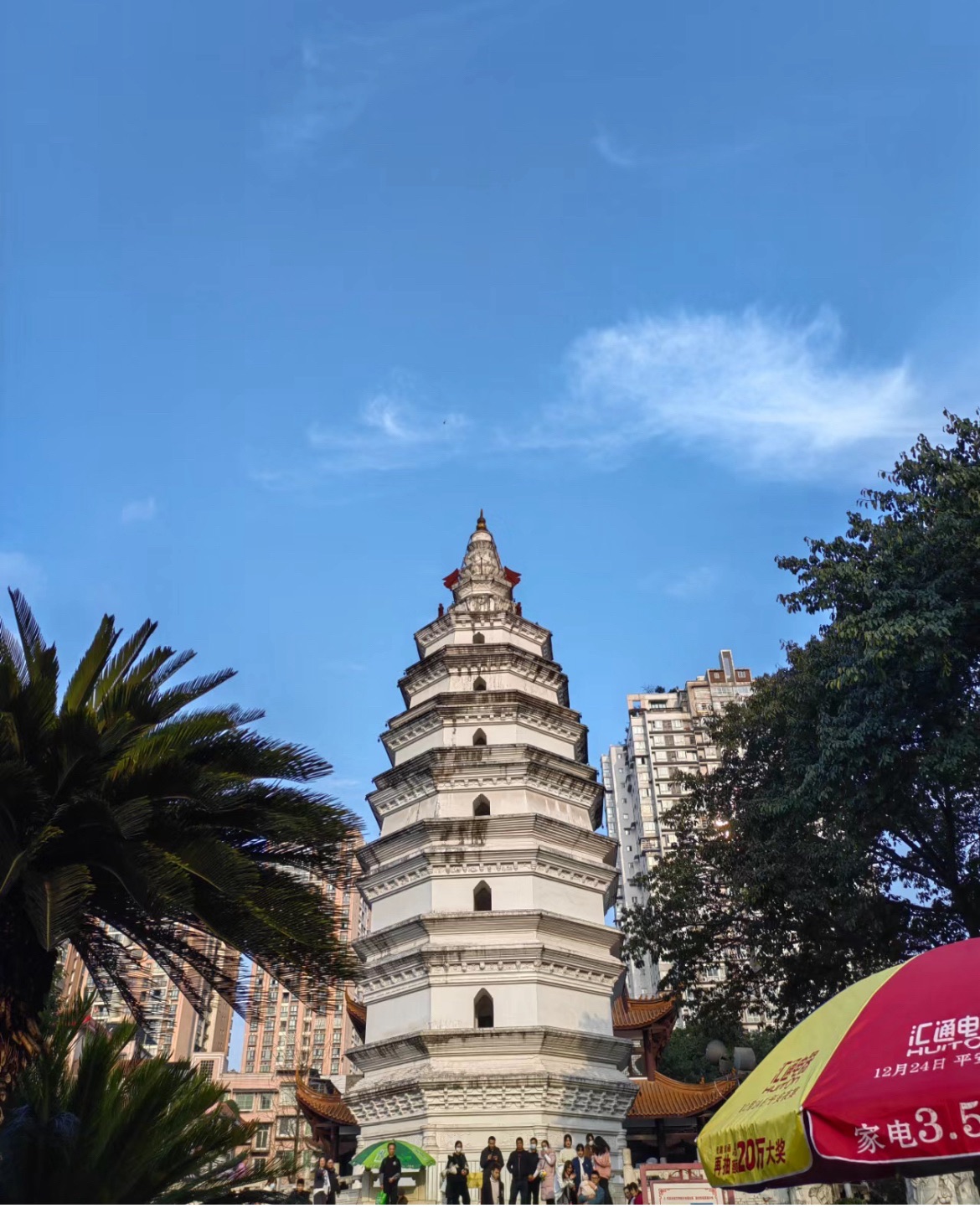 白塔广场旅行图片 1
