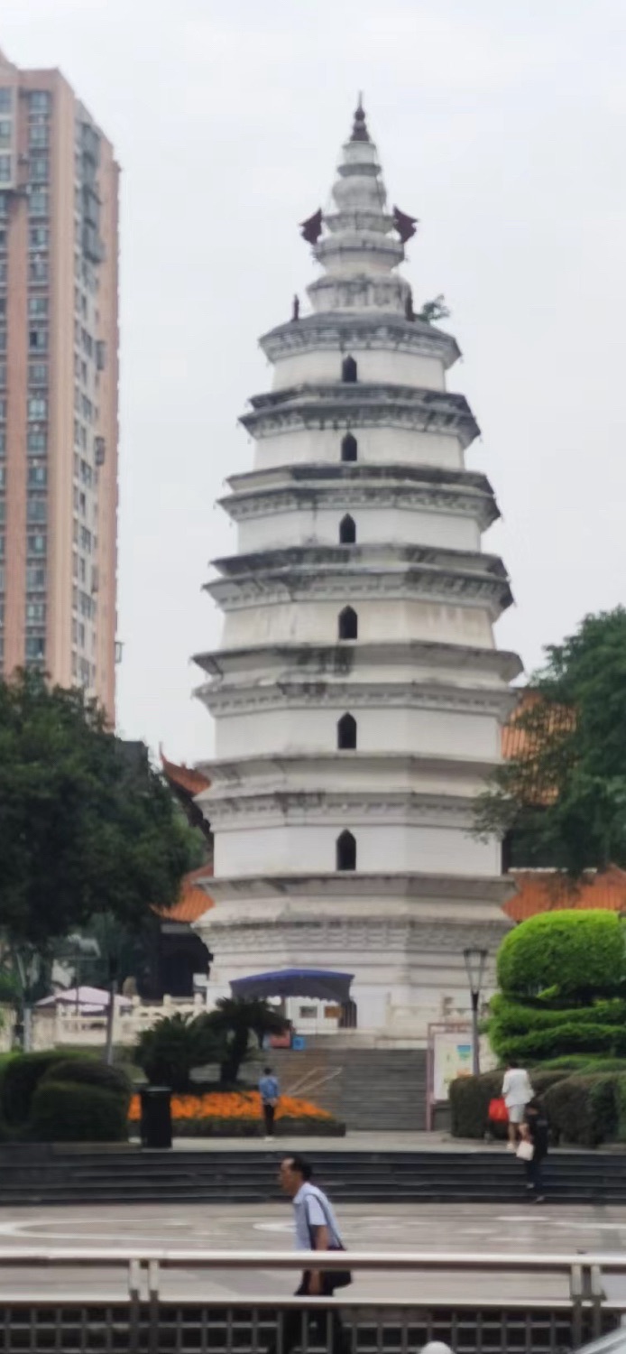 白塔广场旅行图片 3