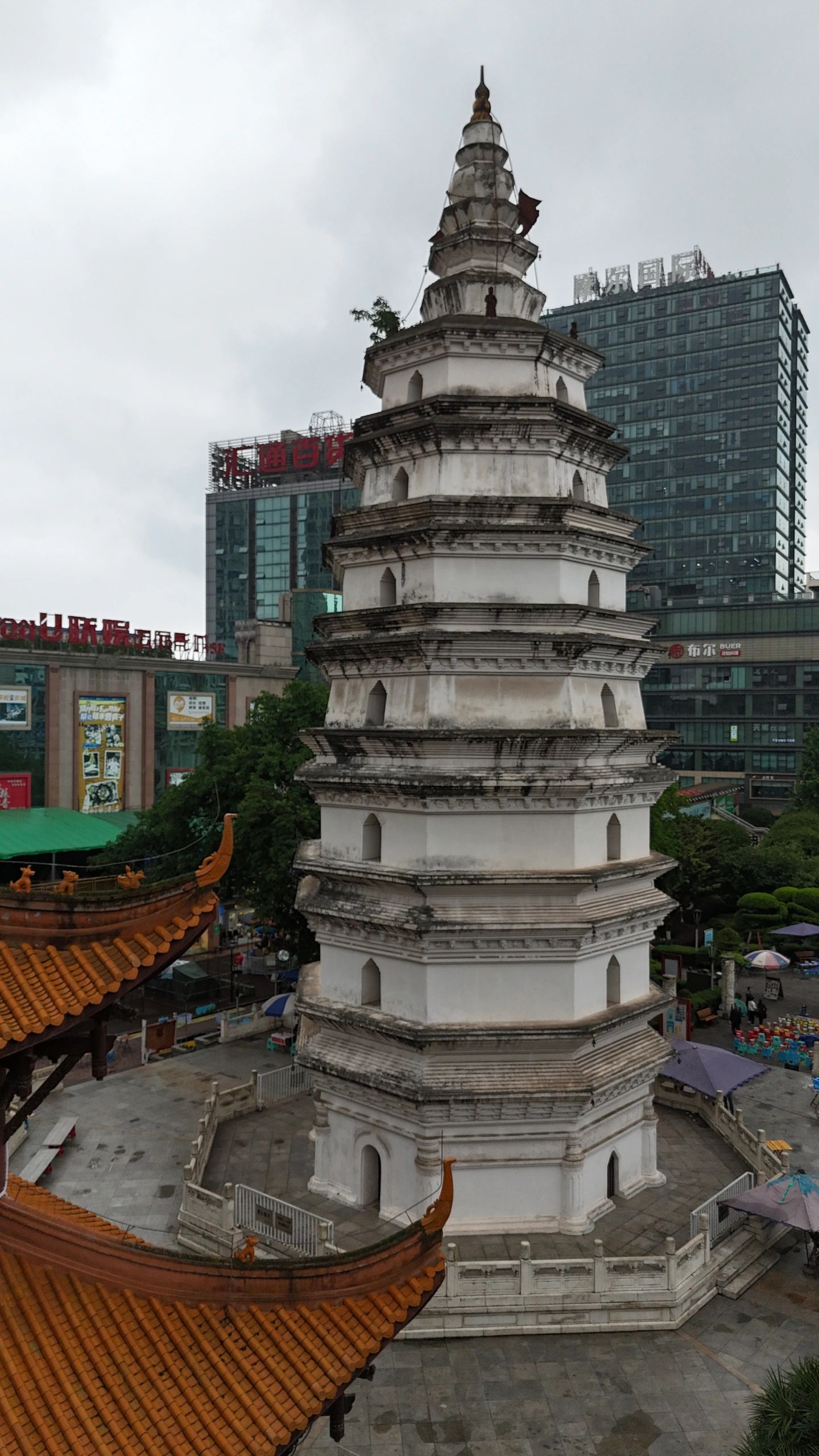 白塔广场旅行图片 1
