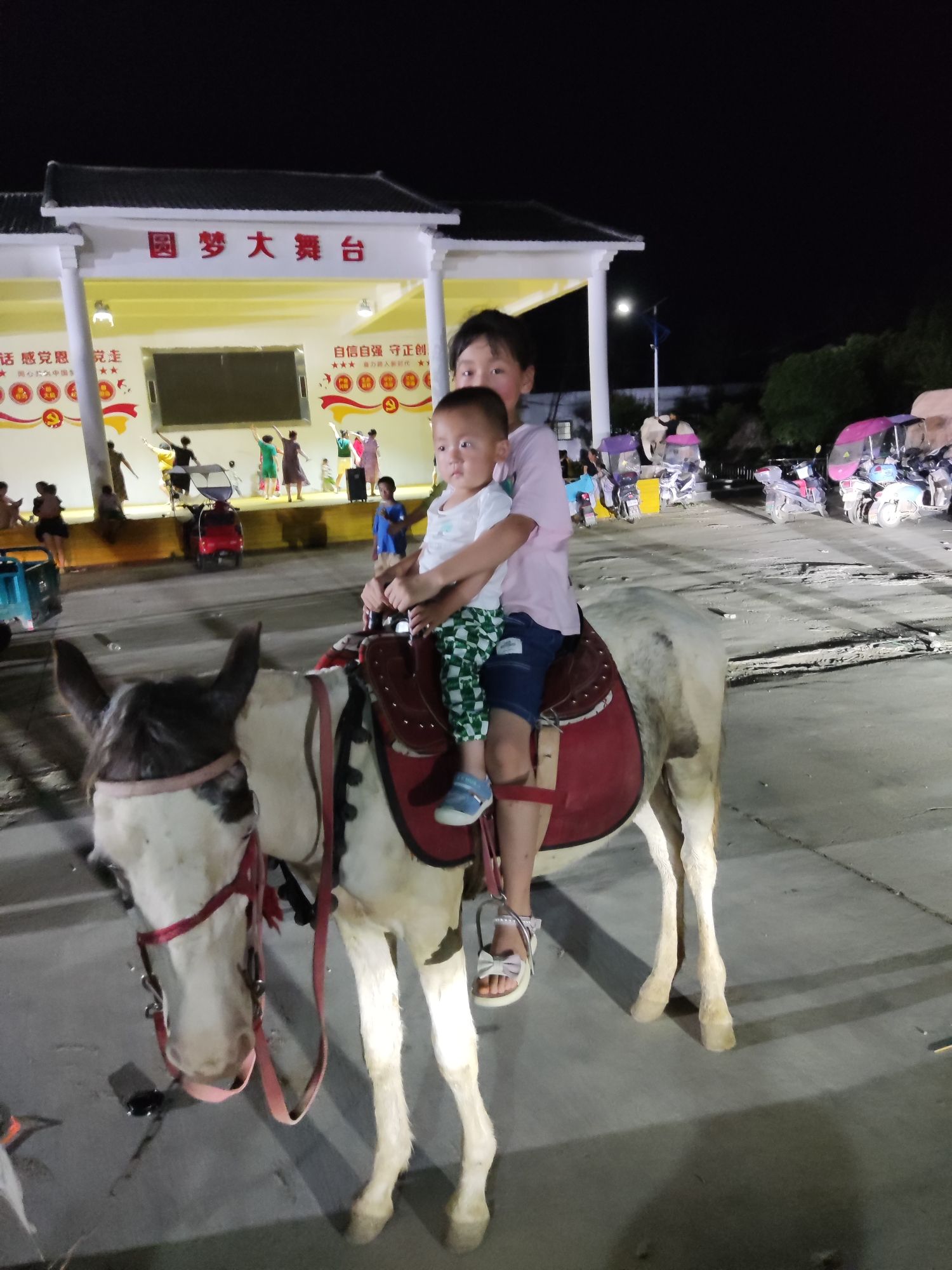 李庄村文体广场旅行图片 1
