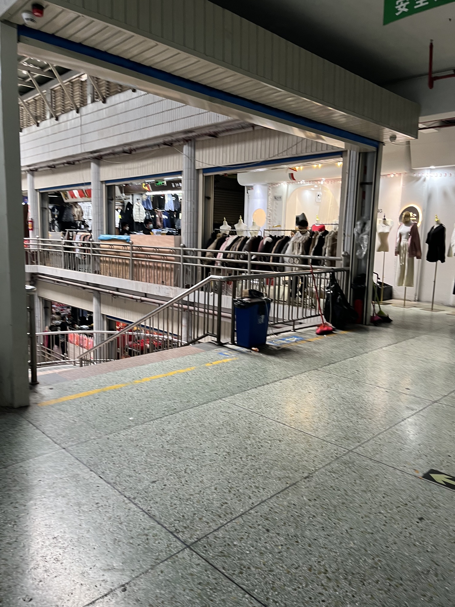 威豪服装城
