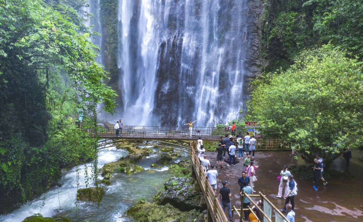 龙颈瀑布景区旅行图片 1
