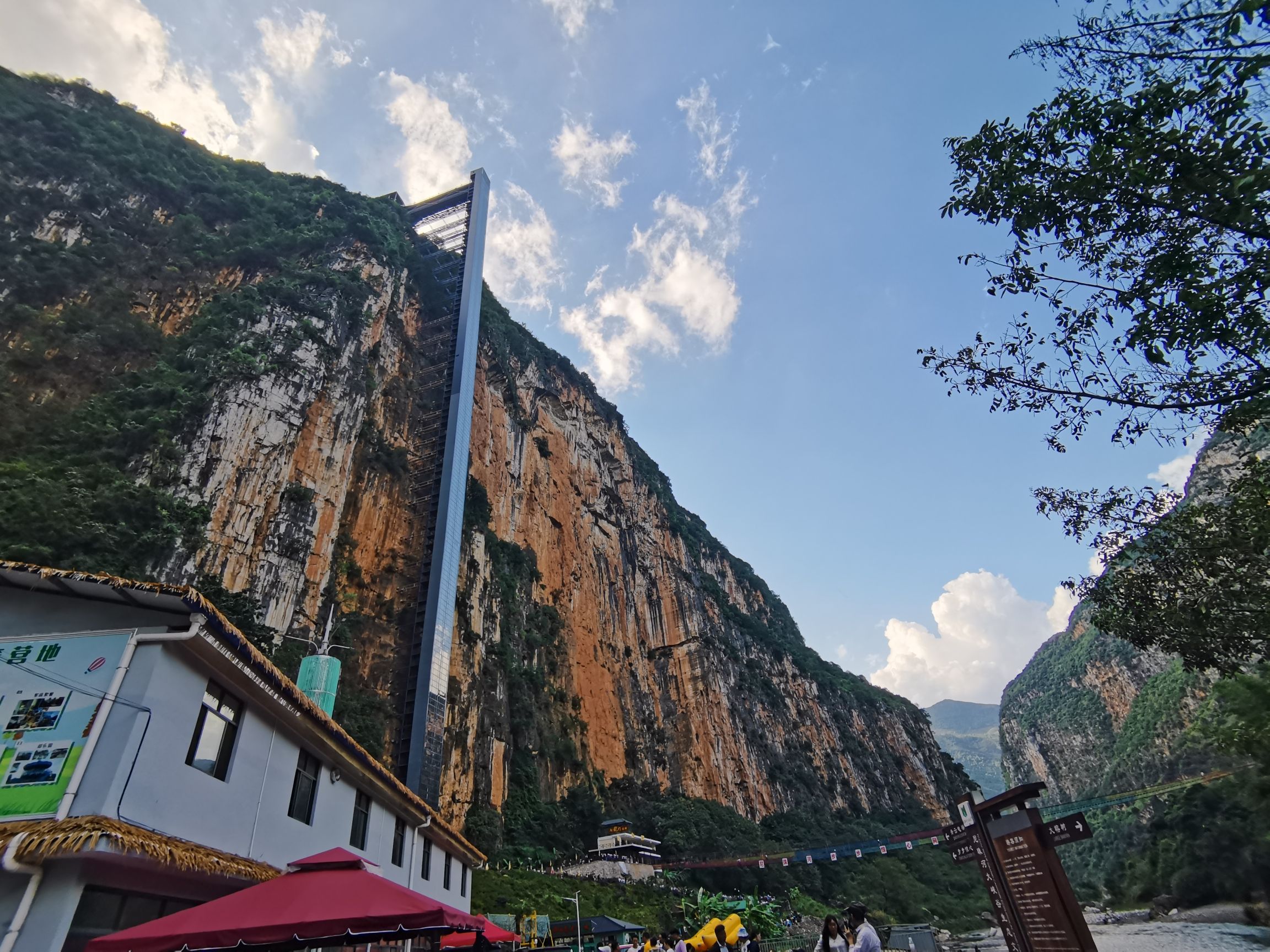 尼珠河大峡谷景区
