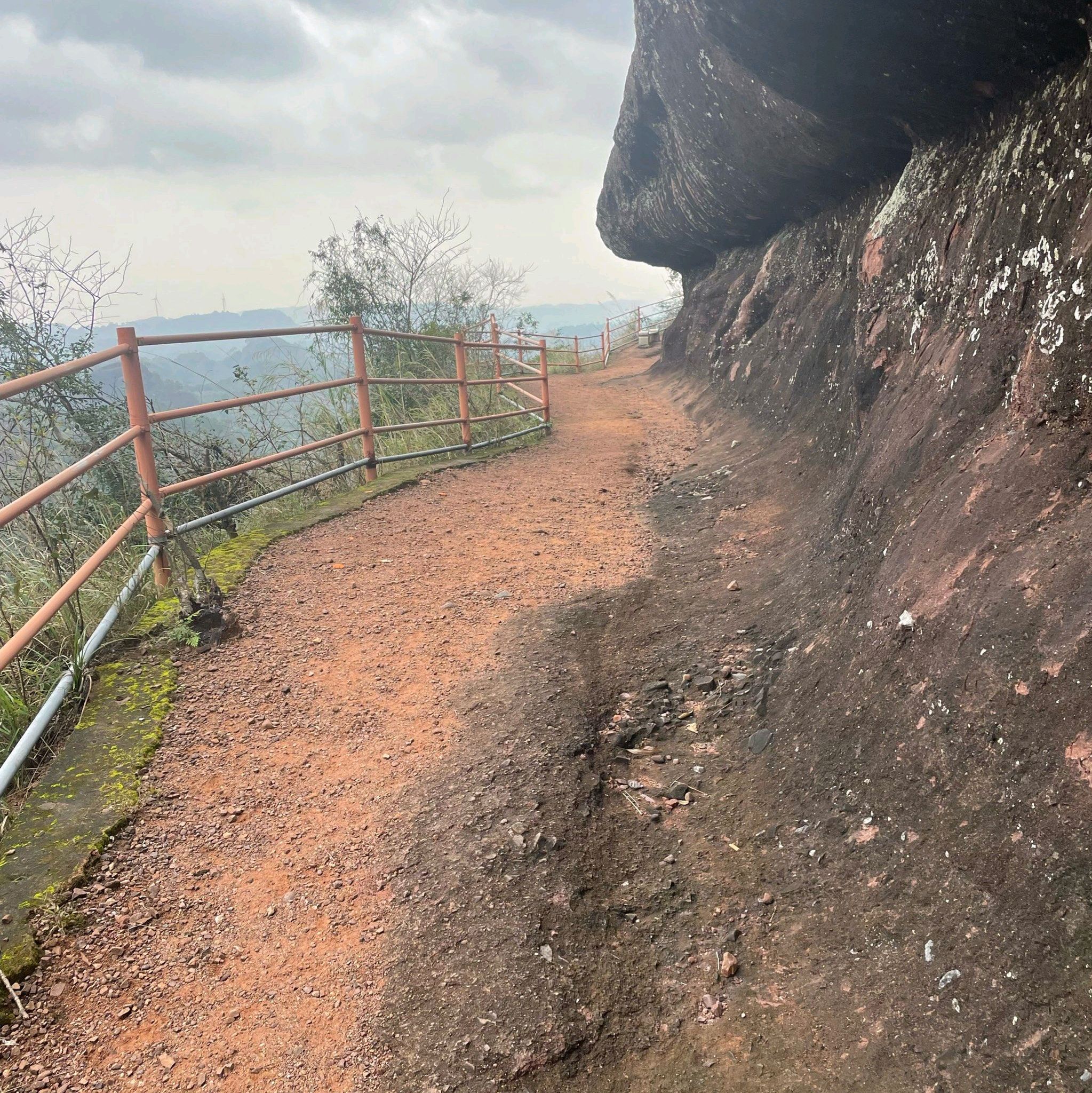 广西烟霞山风景区旅行图片 3