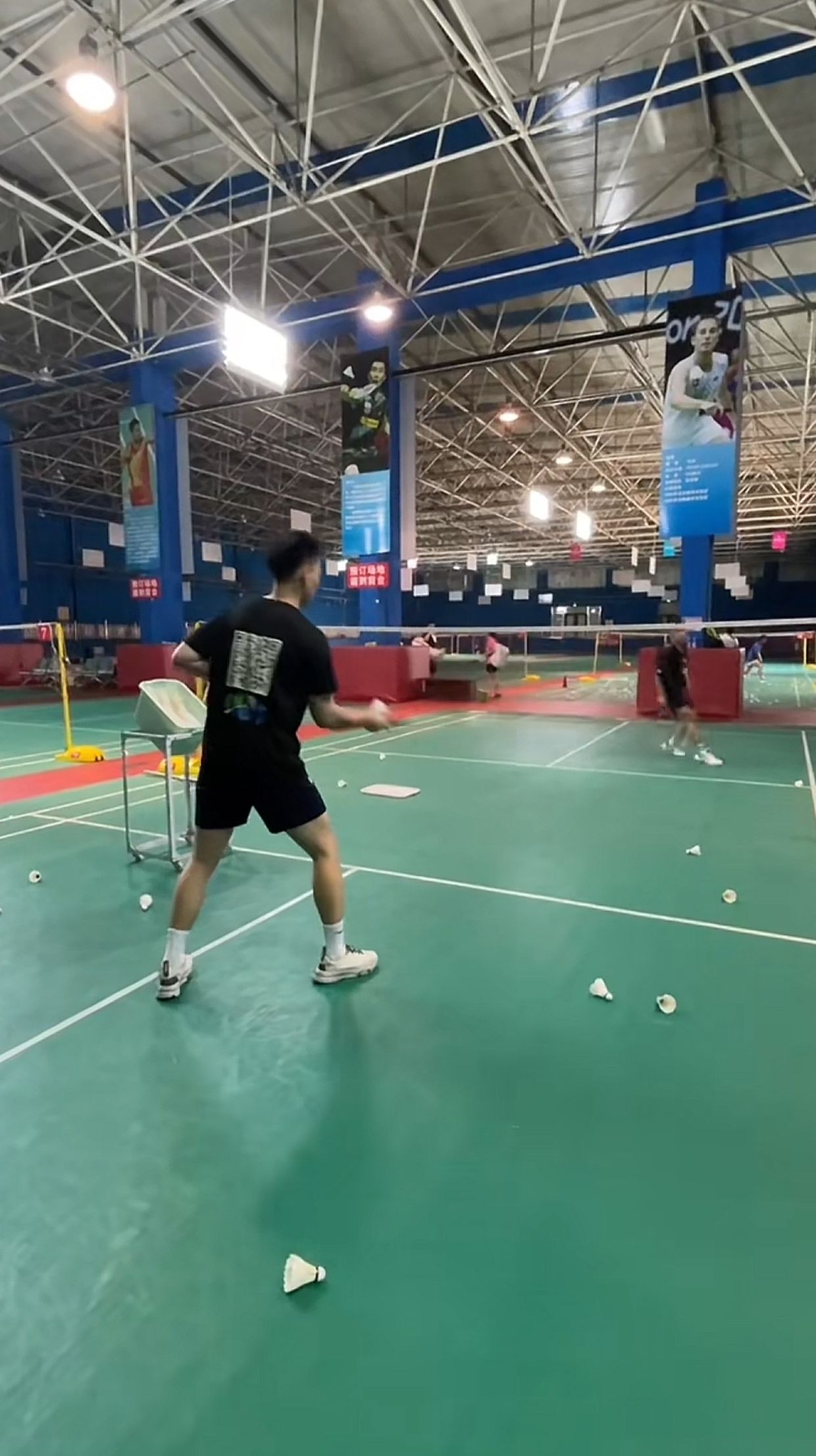 菲妮斯羽毛球馆